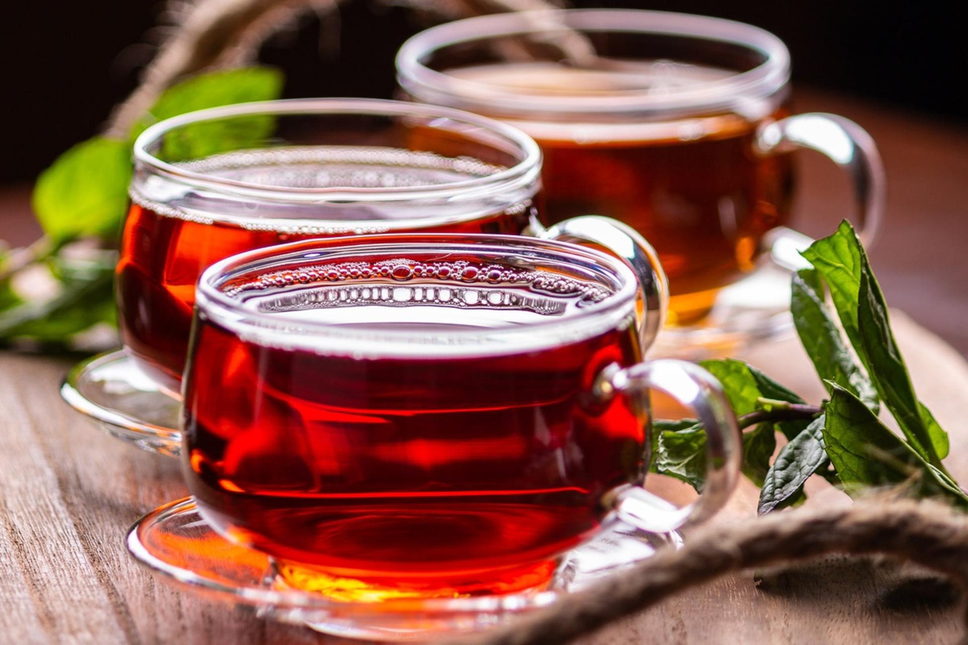 آیا نوشیدنی‌های گرم می‌توانند به خنک شدن ما کمک کنند؟