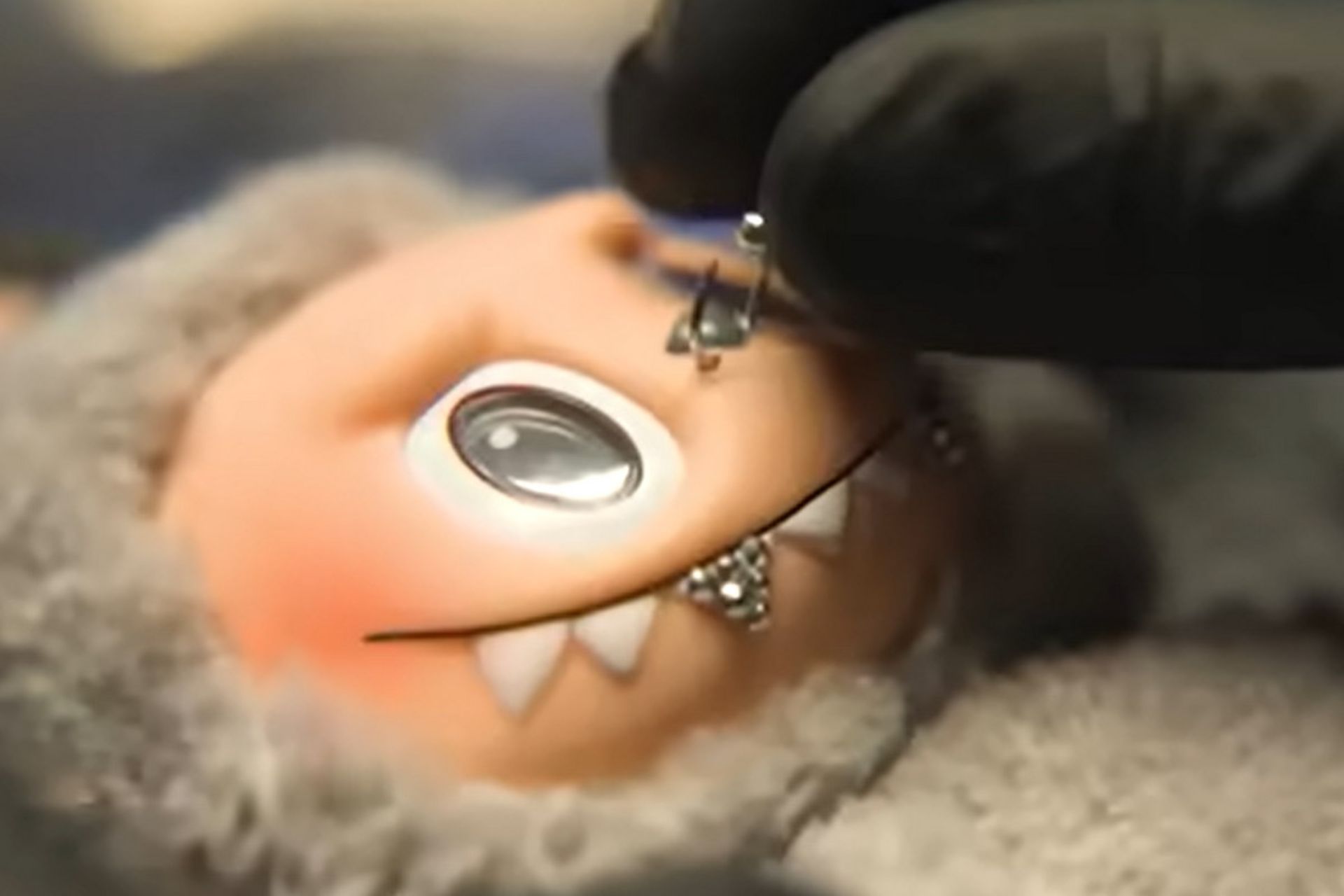 پیرسینگ بینی عروسک لبوبو