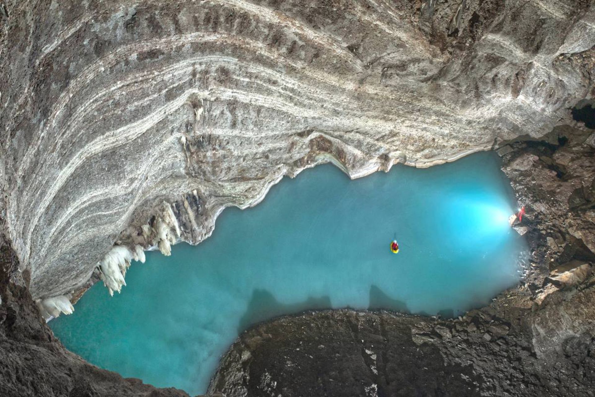 دریاچه حرارتی در آلبانی