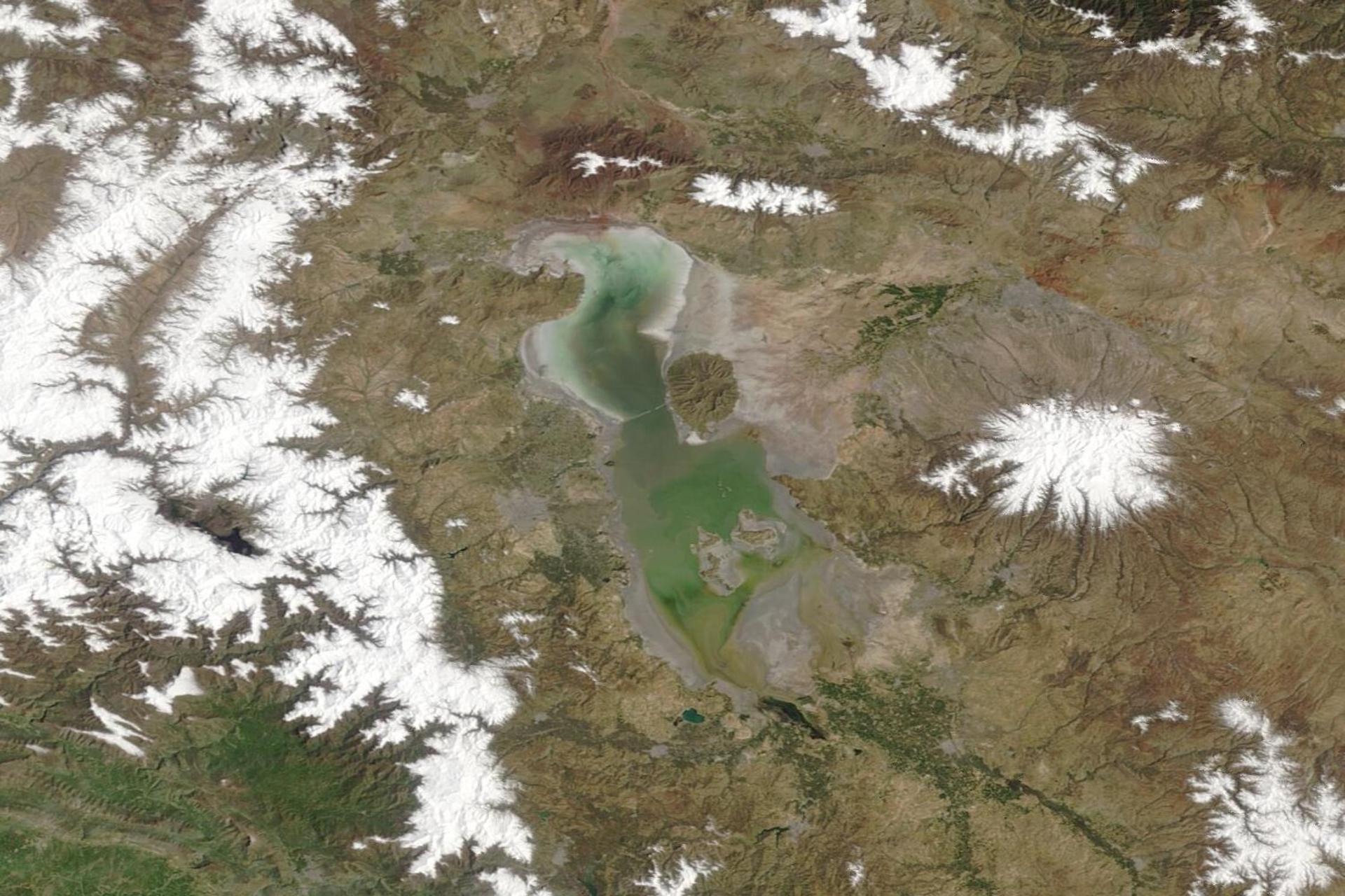 عکس ماهواره‌ای ناسا از دریاچه ارومیه در ۱۶ آوریل ۲۰۲۶