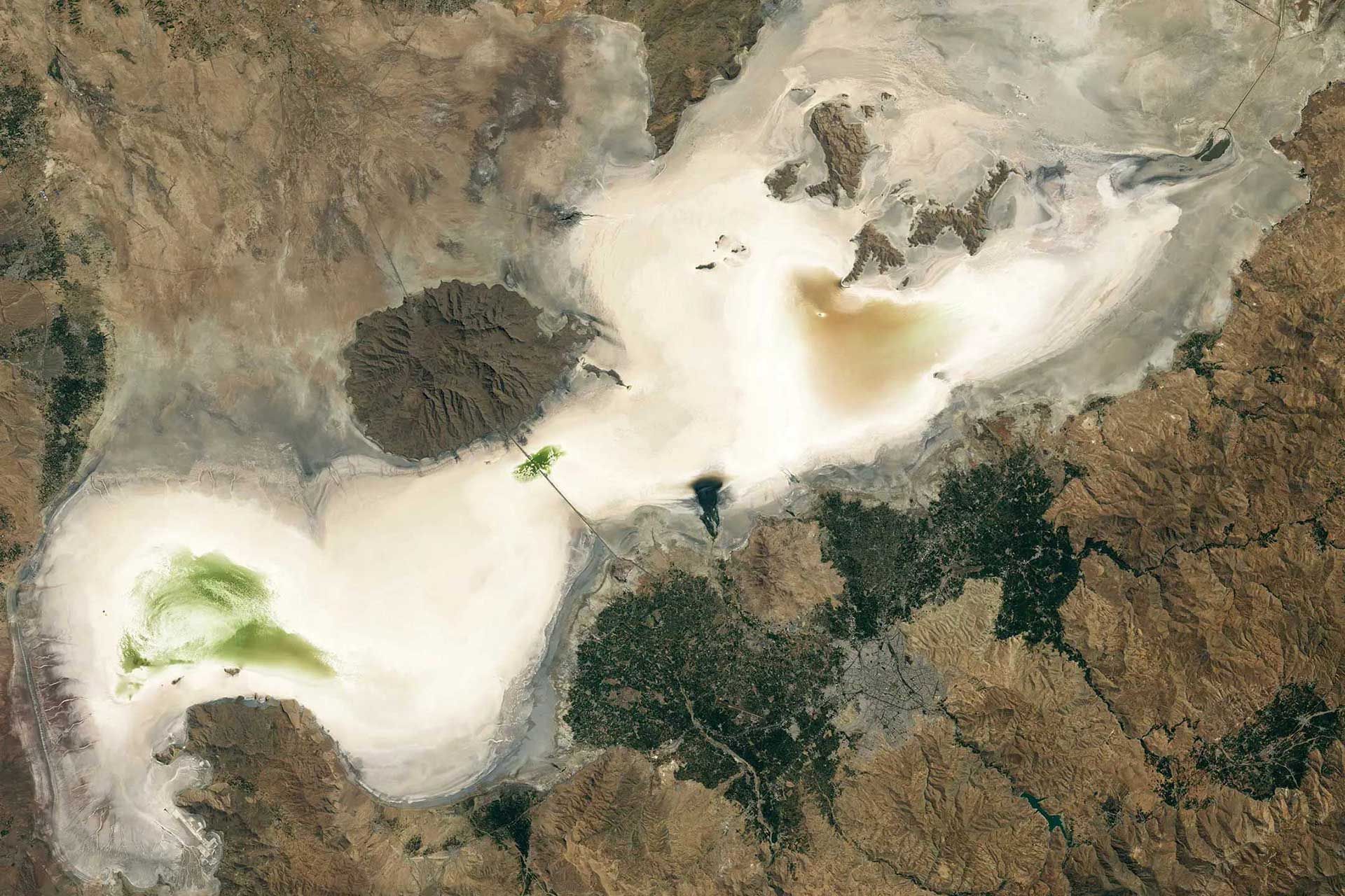 تصویر ماهواره لندست ۹ از دریاچه ارومیه در سپتامبر ۲۰۲۳