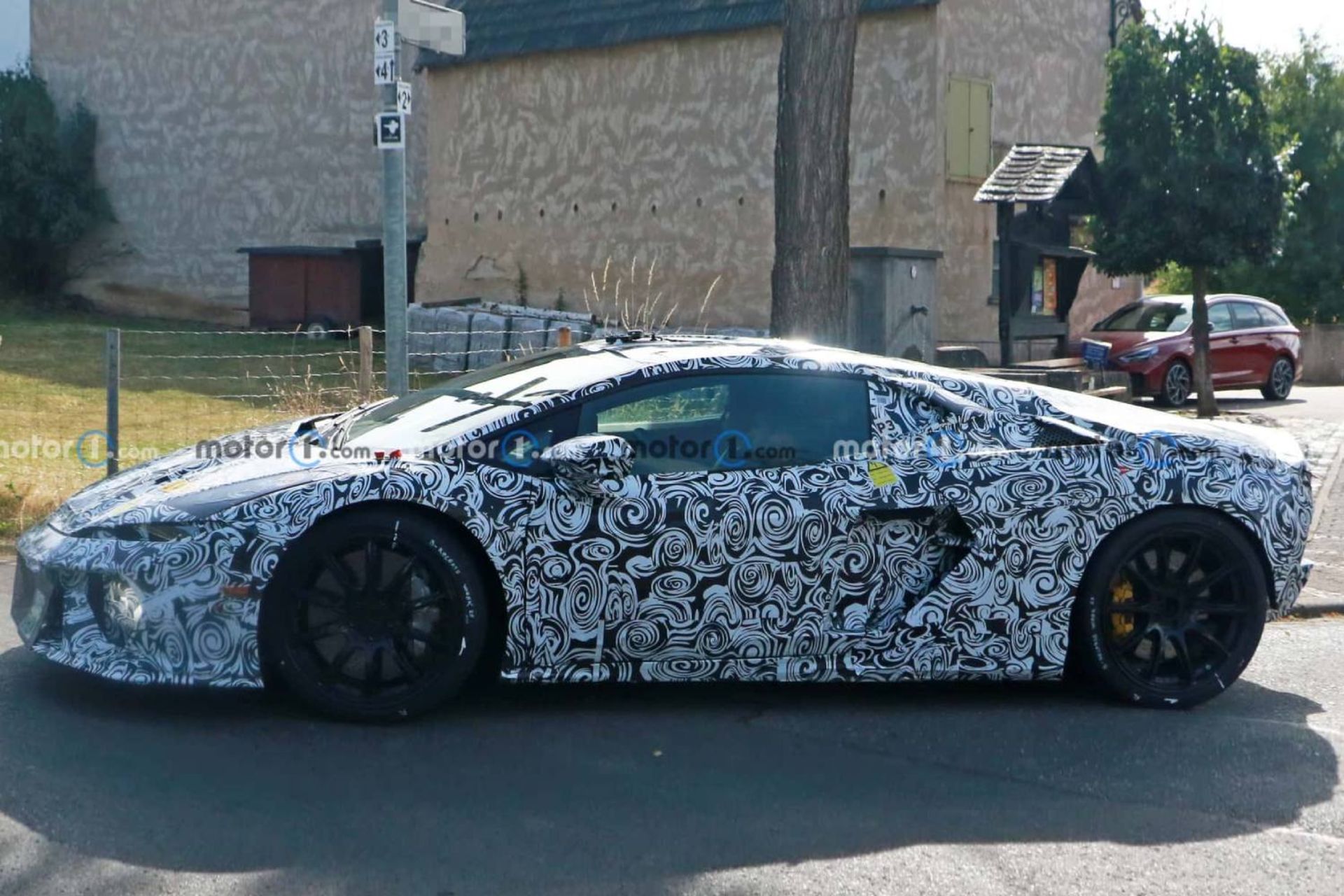 تصویر غیررسمی از جانشین لامبورگینی اوراکان نمای بقل