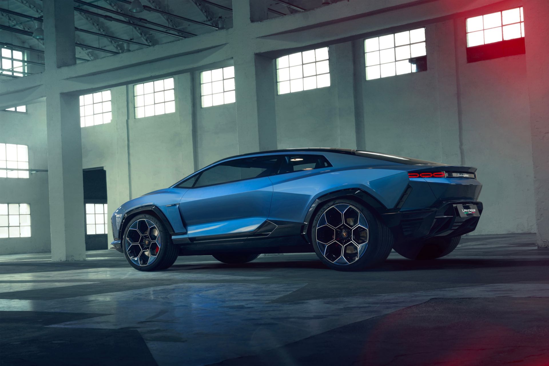 خودرو لامبورگینی لانزادور / Lamborghini Lanzador آبی از نمای پشت