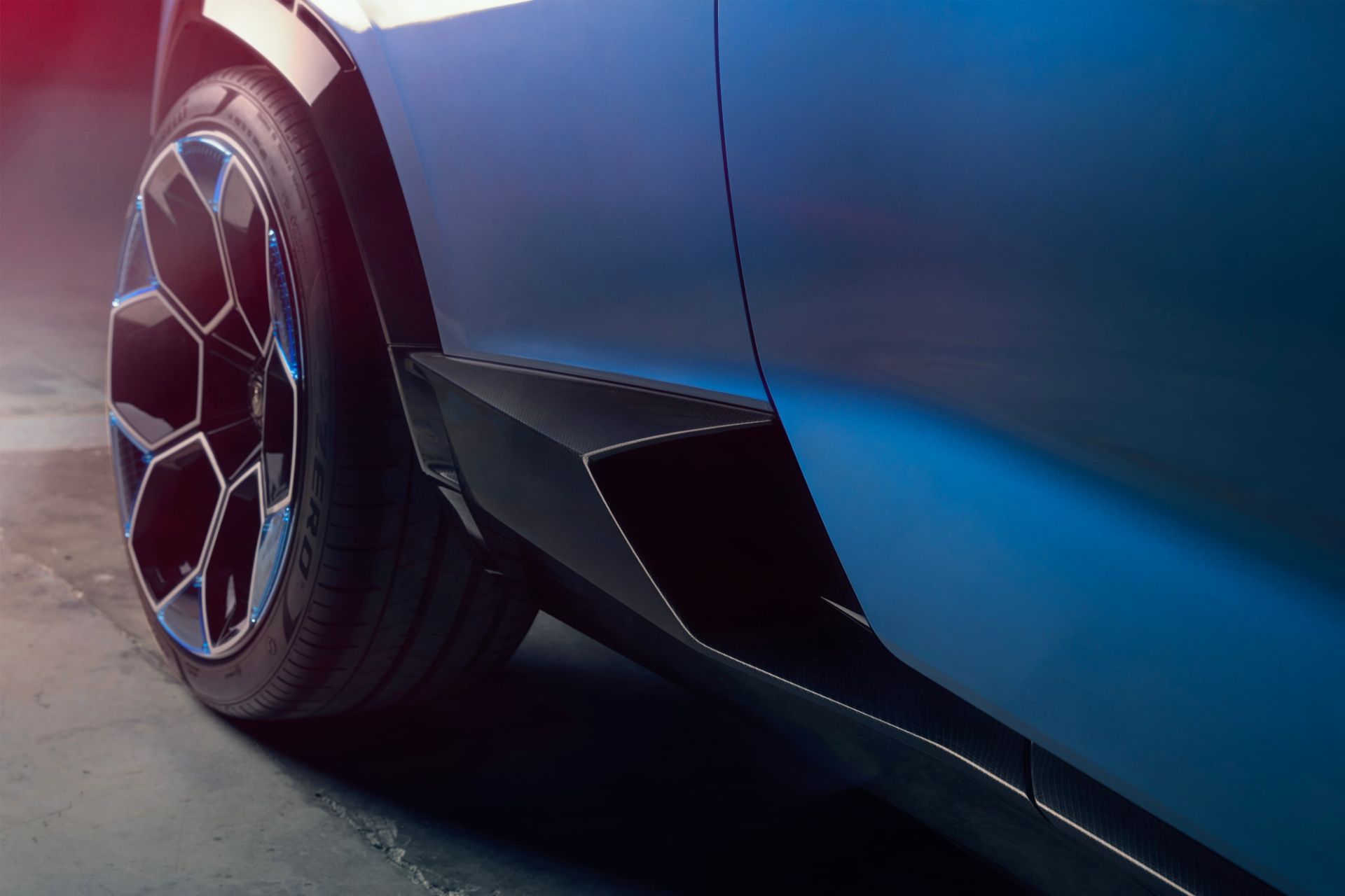 لاستیک خودرو لامبورگینی لانزادور / Lamborghini Lanzador