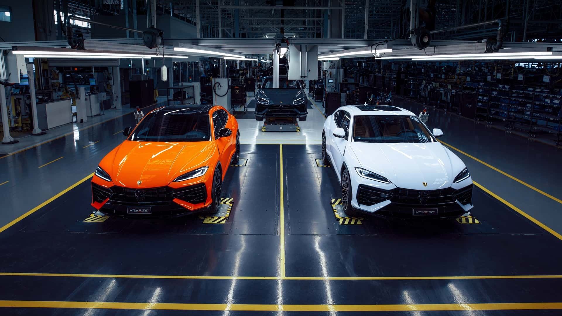 نمای جلو از بالا خودرو لامبورگینی اوروس SE