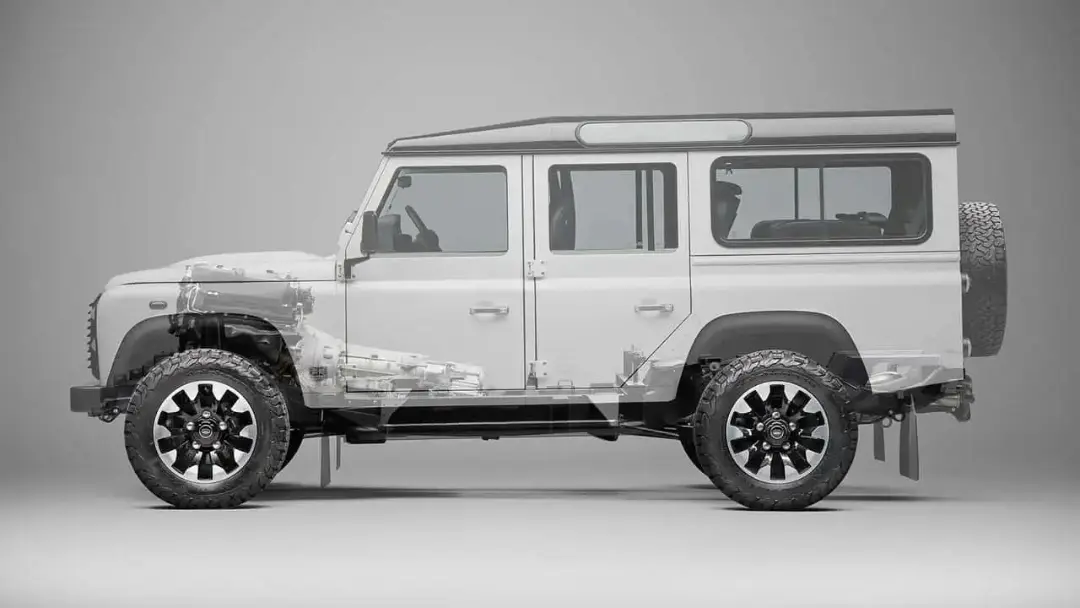موتور V8 و قطعات داخلی خودروی لندرور دیفندر کلاسیک