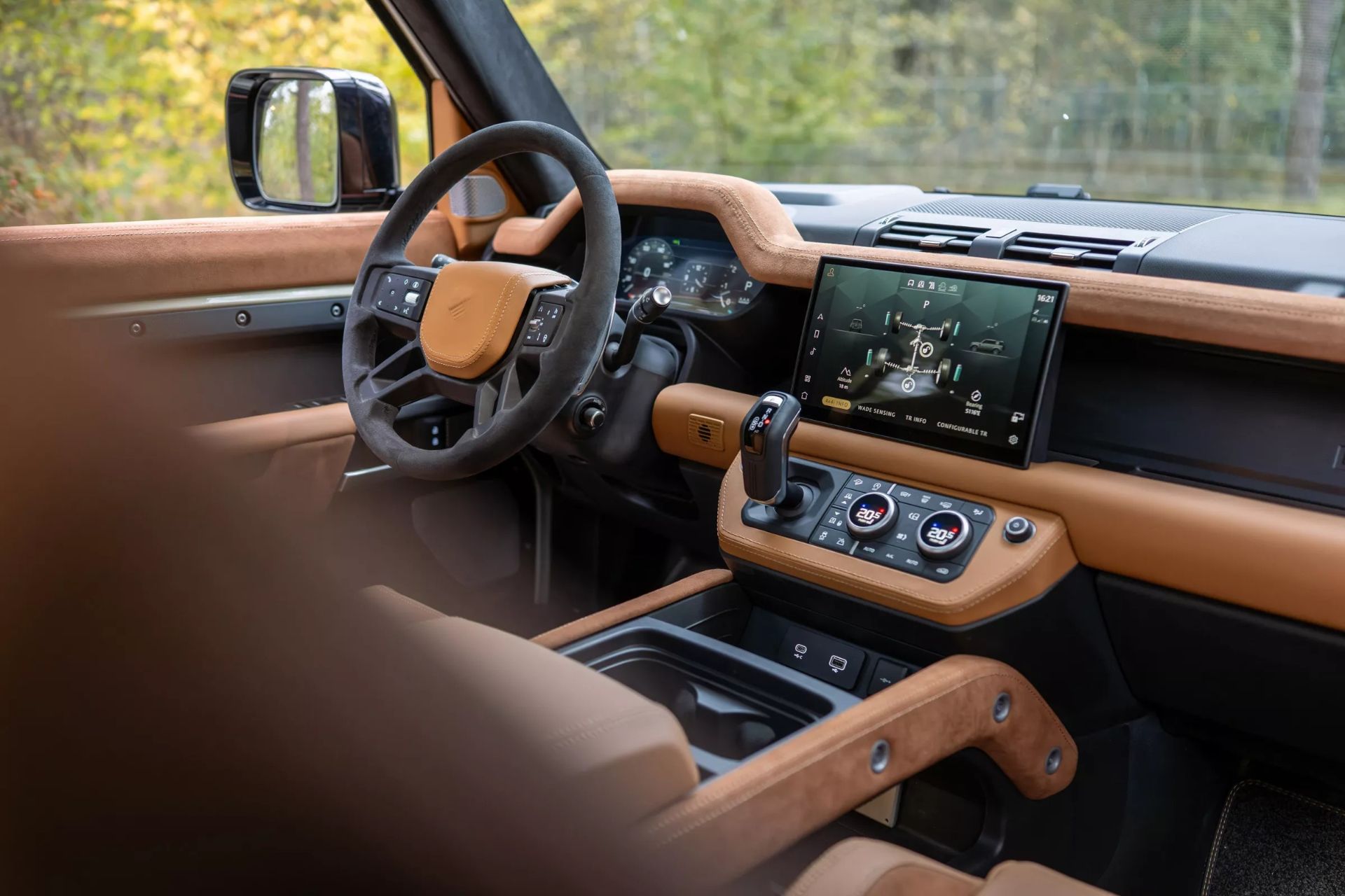 نمای داخل کابین لندرور دیفندر وانت هریتیج