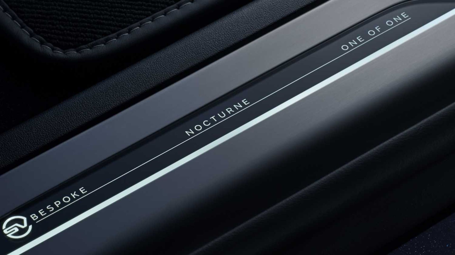 نام حک‌شده‌ی خودرو Range Rover Sport Nocturne