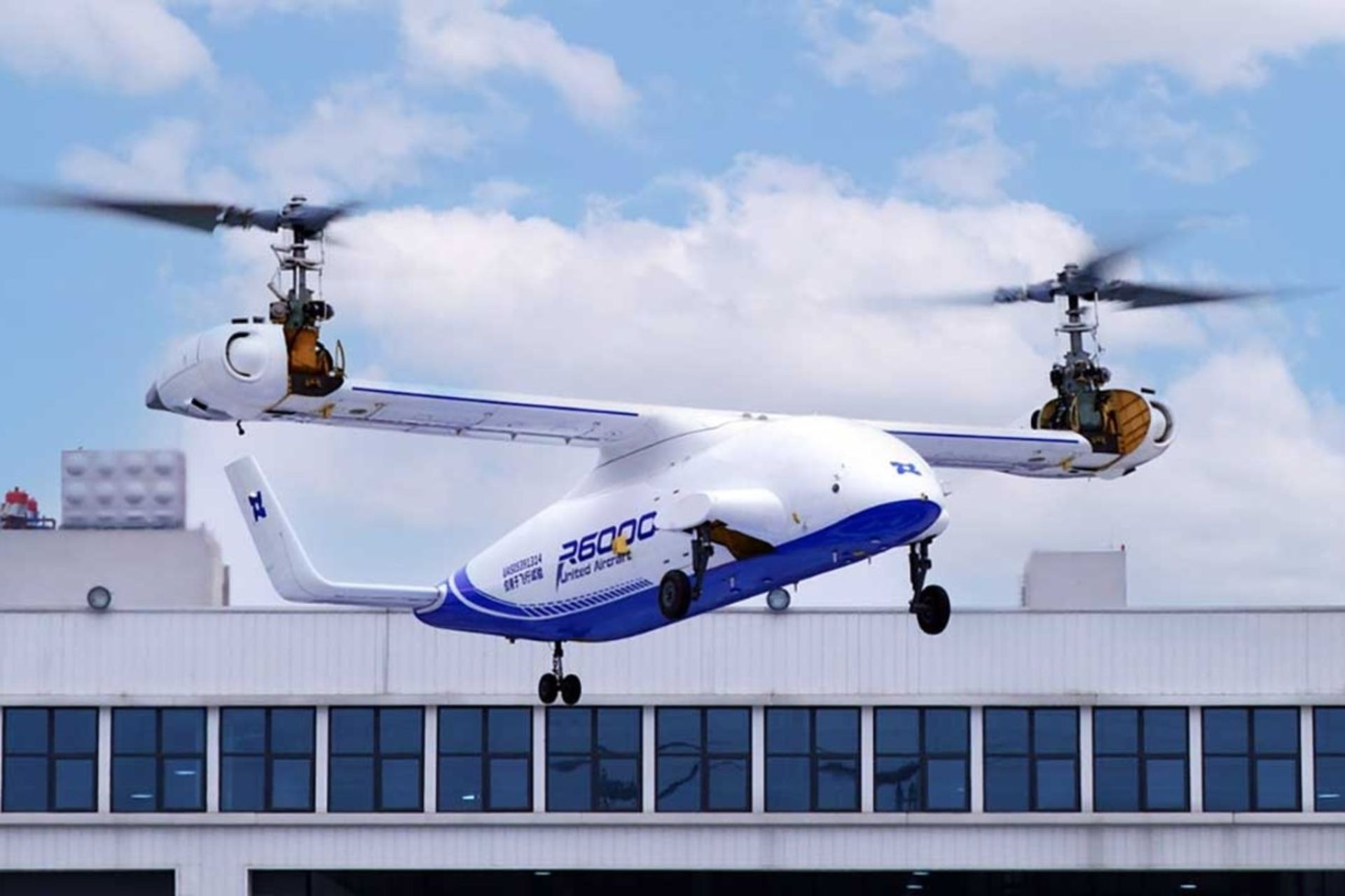 پهپاد تیلت‌روتور چینی R6000 در آسمان