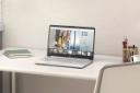 لپ تاپ اچ پی HP 15s-fq5291nia روی میز