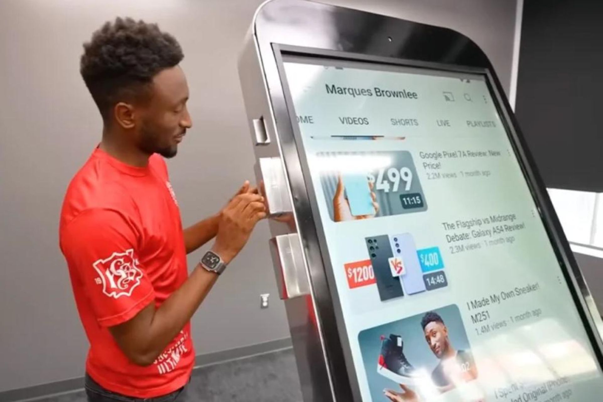 بزرگترین آیفون جهان