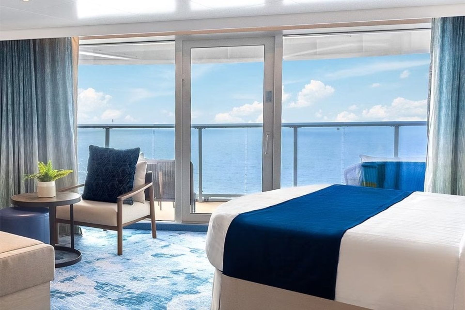 اتاق لوکس کشتی کروز Legends of the Seas