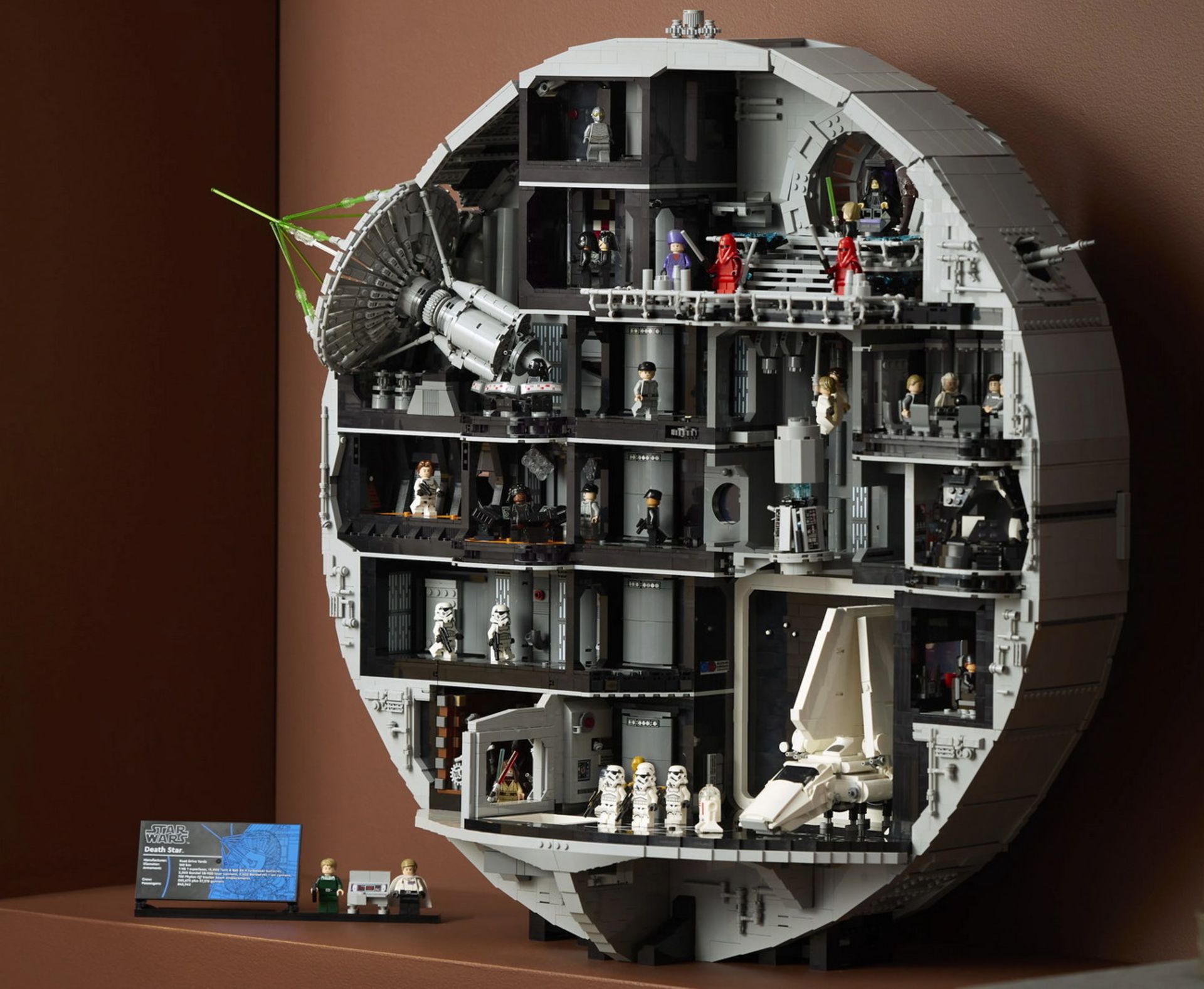 ماکت کامل شده لگو ستاره مرگ ۲۰۲۵