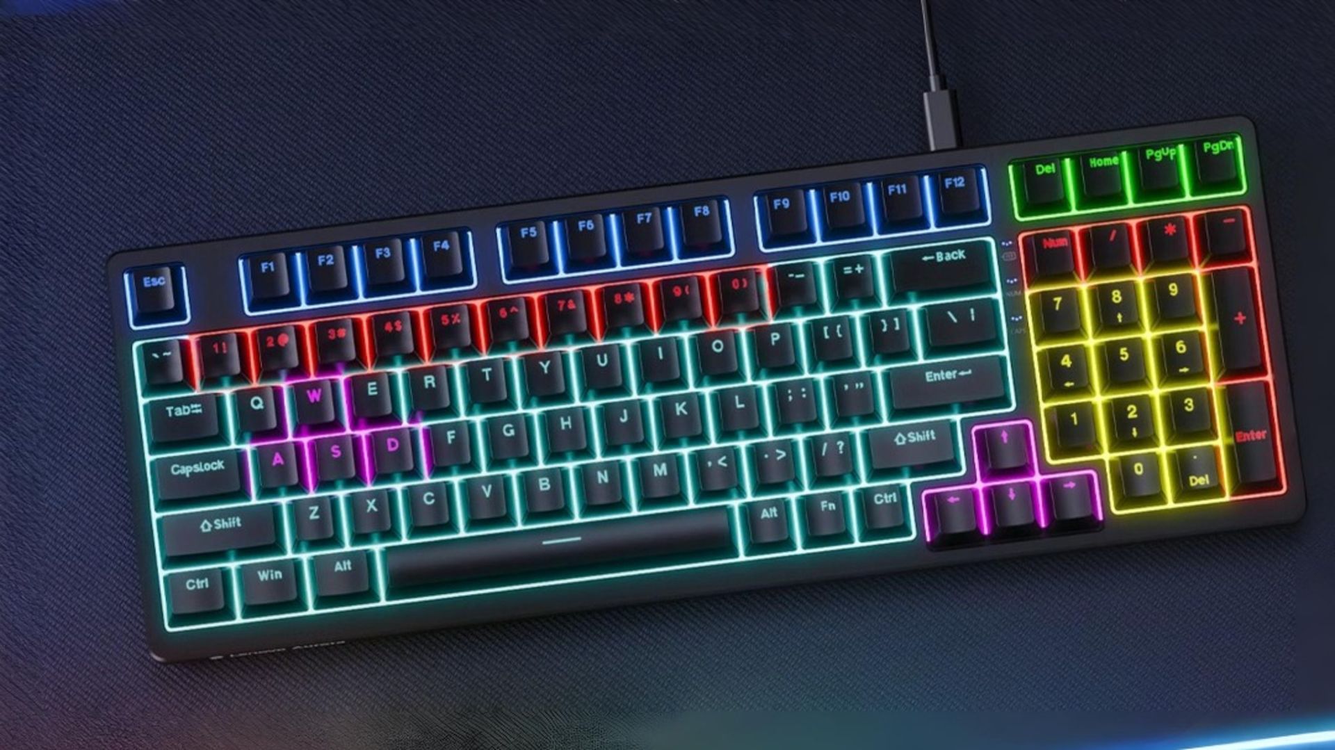کیورد لنوو GK10 از نمای بالا روی میز با نور RGB