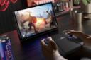 کنسول بازی لنوو لیجن گو 2 مشکی در حال بازی / Lenovo Legion Go 2