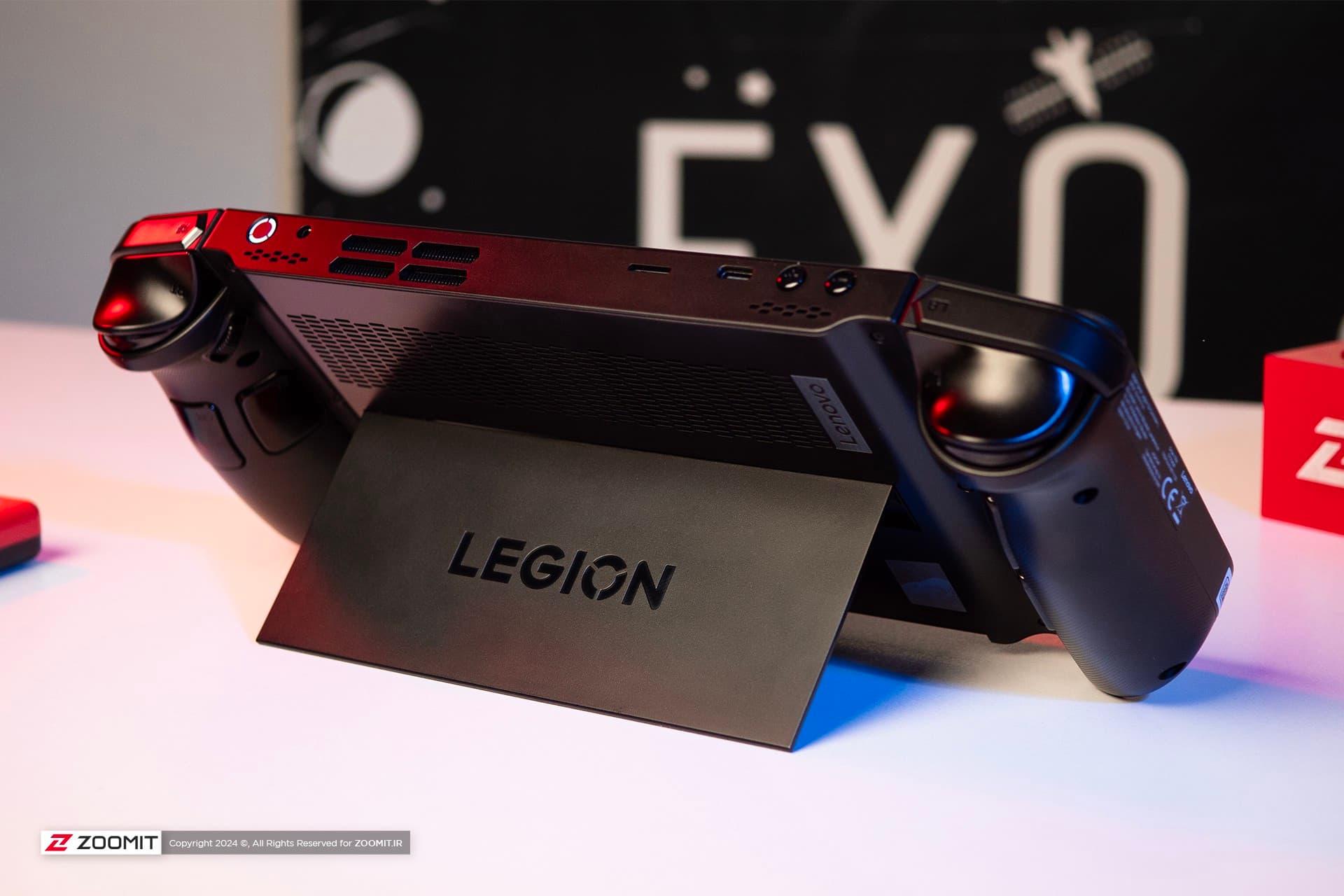 لنوو لیجن گو / Lenovo Legion Go از نمای پشت روی میز