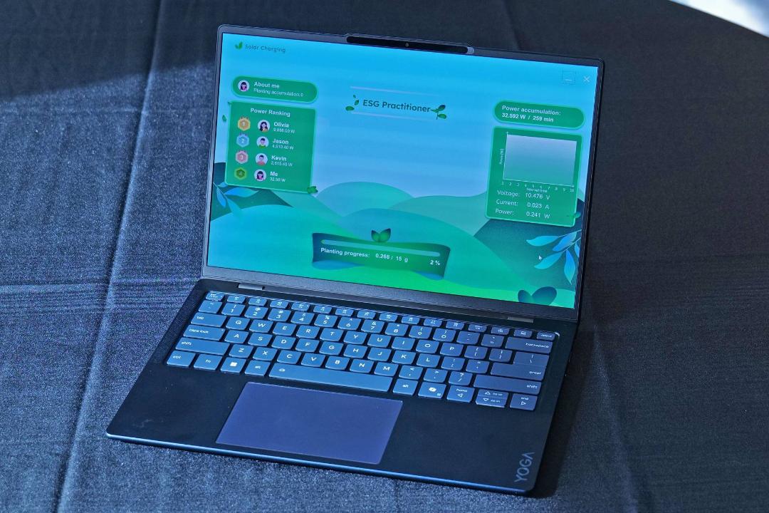 لپ تاپ لنوو Solar PC با پنل خورشیدی