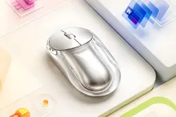 ماوس بی‌سیم شفاف لنوو (Lenovo 900 Transparent Wireless Mouse) روی میز کار