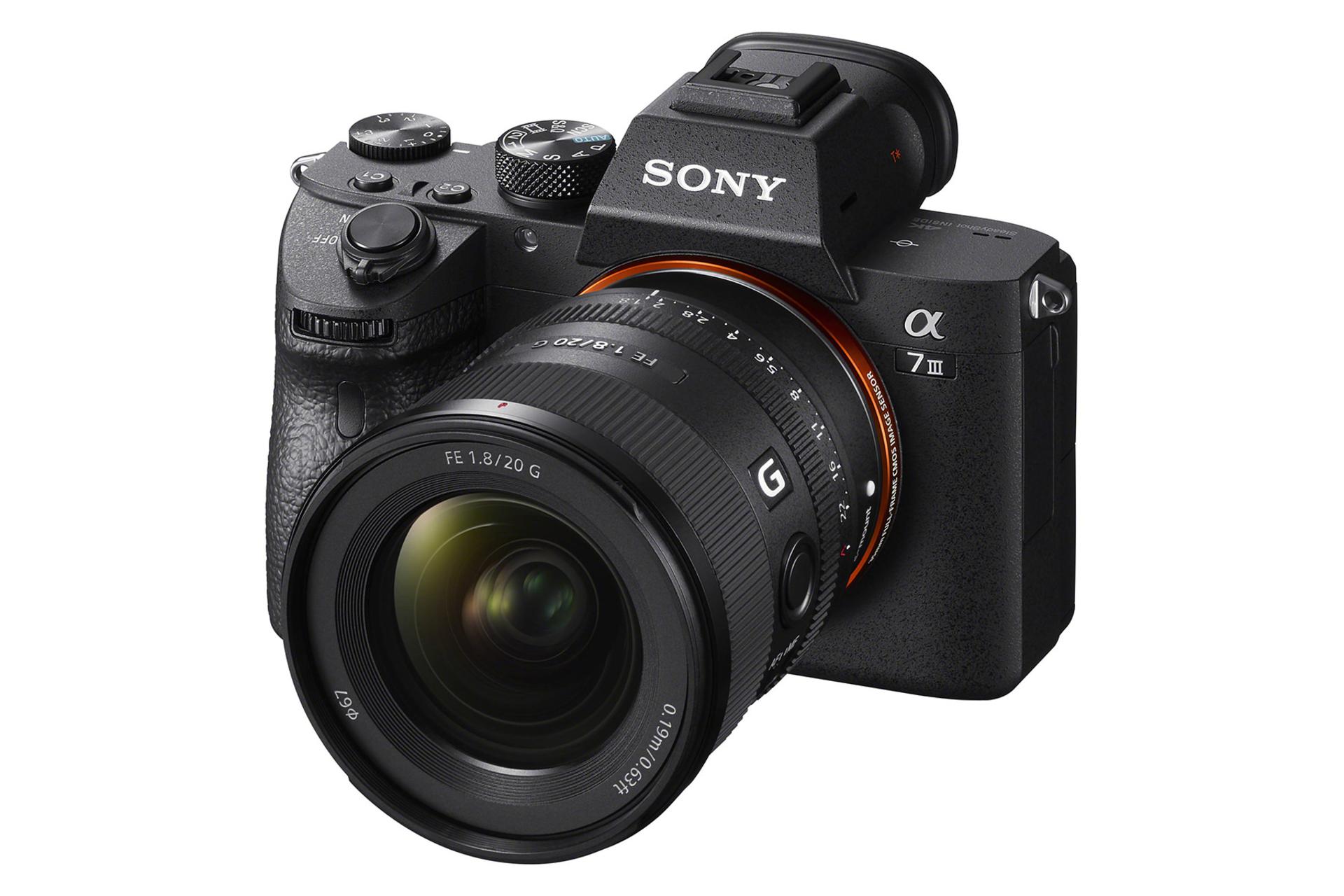 لنز سونی Sony FE 20mm F1.8G روی دوربین