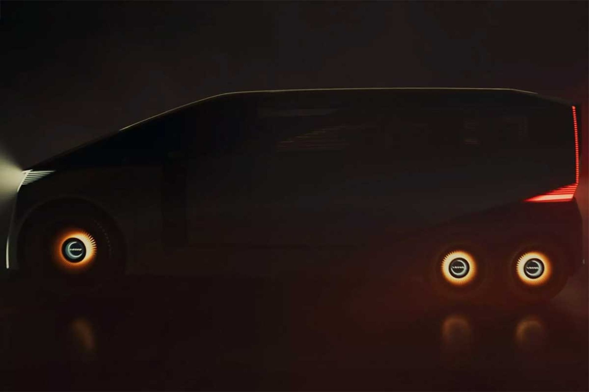 نمای جانبی مینی ون لکسوس LS