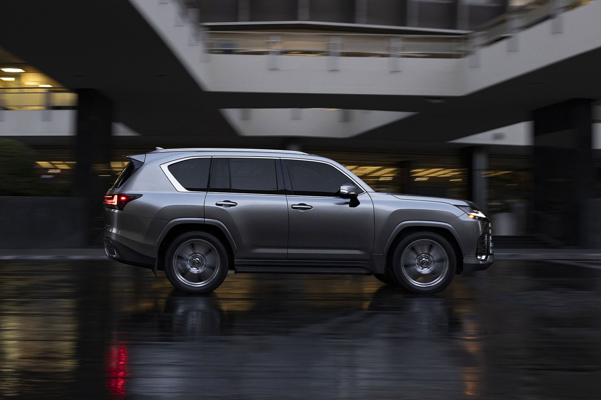 خودرو لکسوس Lexus LX600 2025 نمای جانبی