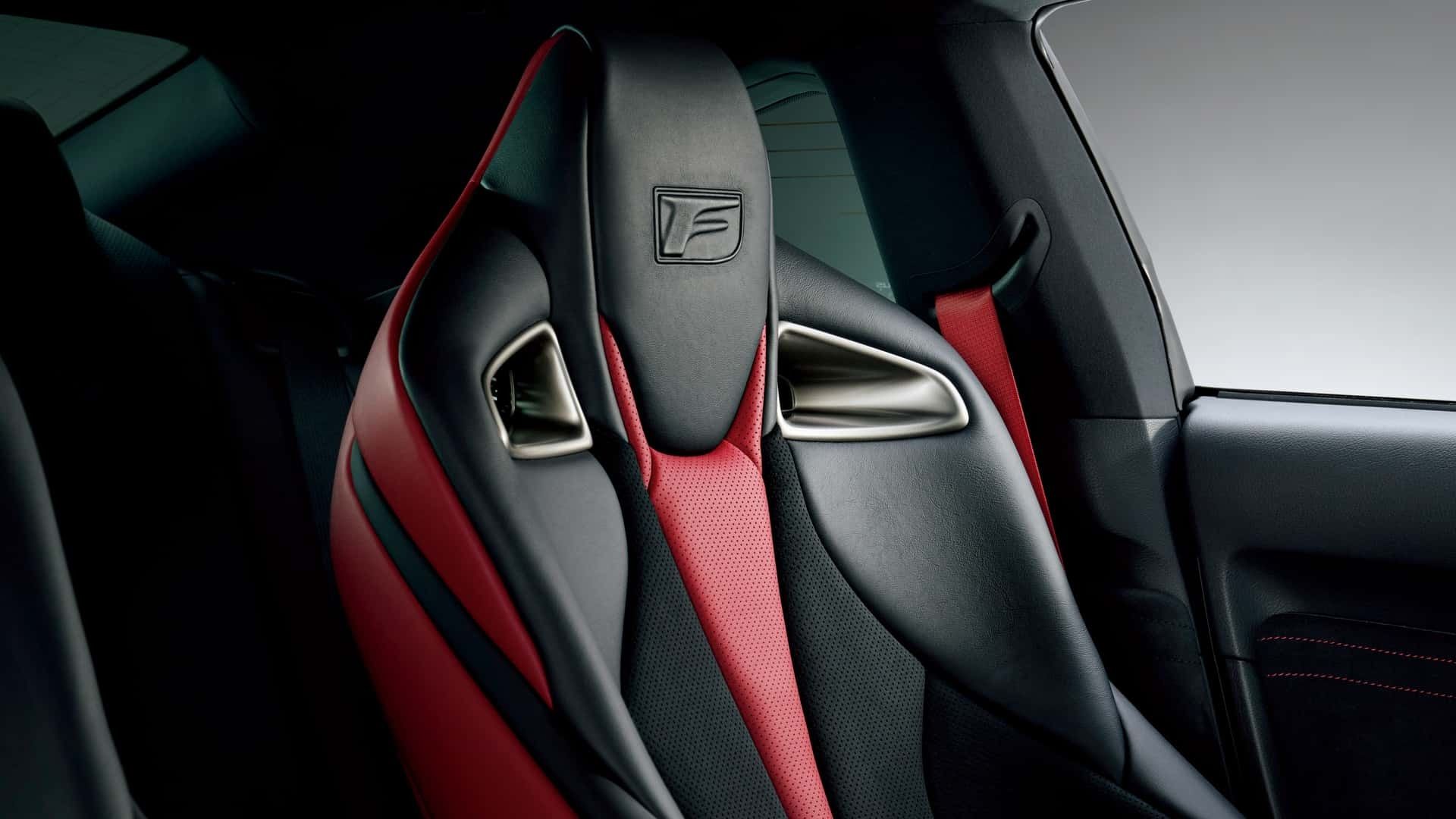 نمای داخل کابین خودرو لکسوس RC F