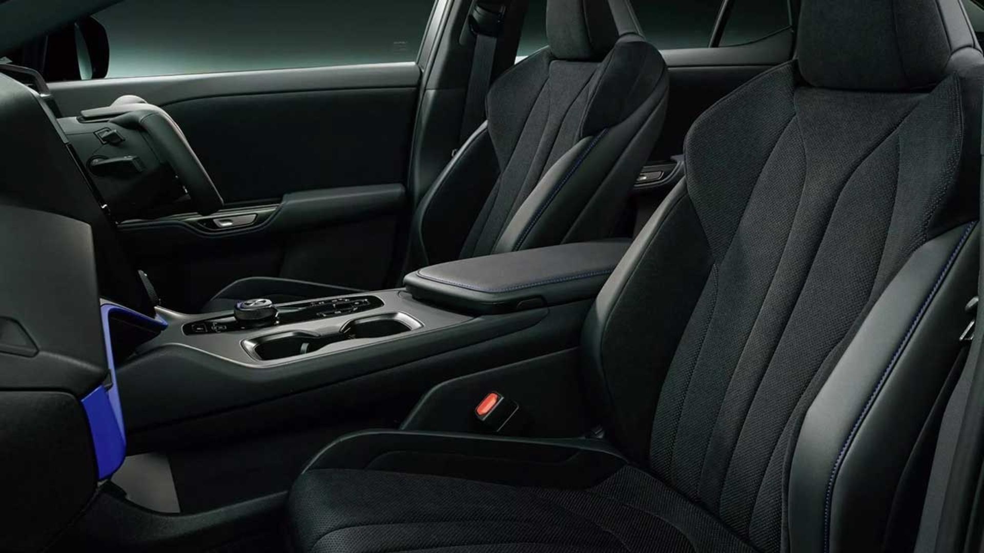 صندلی‌های کابین خودرو لکسوس RZ600e