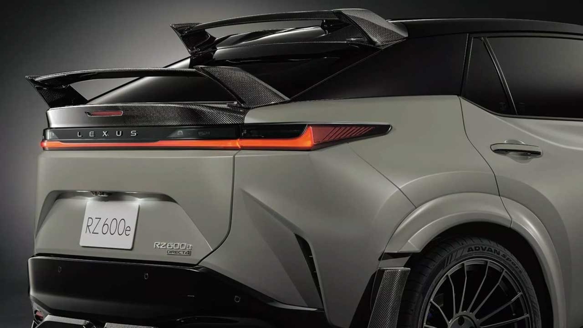 نمای سه‌چهارم عقب و اسپویلرهای خودرو لکسوس RZ600e
