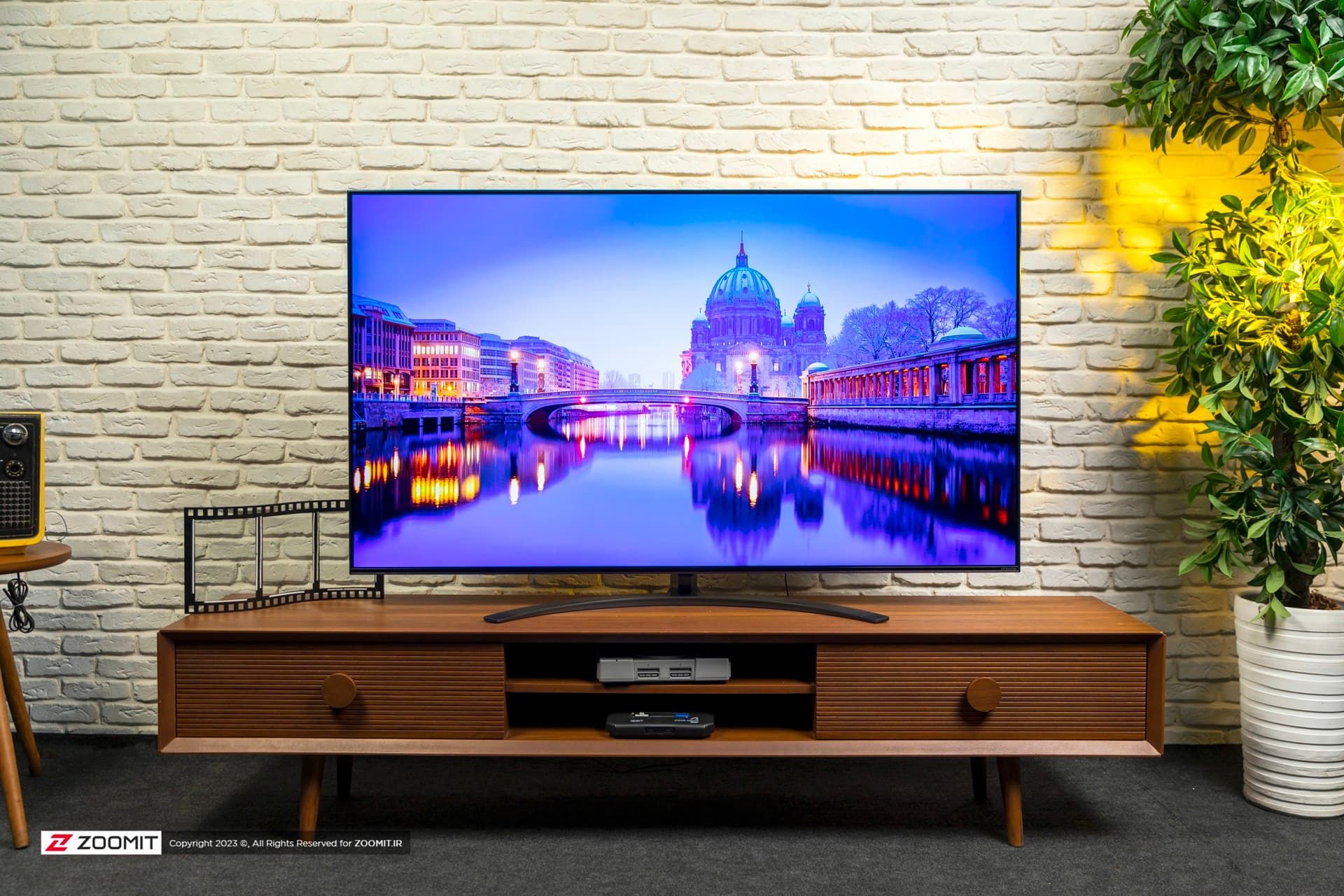 تلویزیون ال جی LG NANO84 در اتاق نشیمن نمای جلو