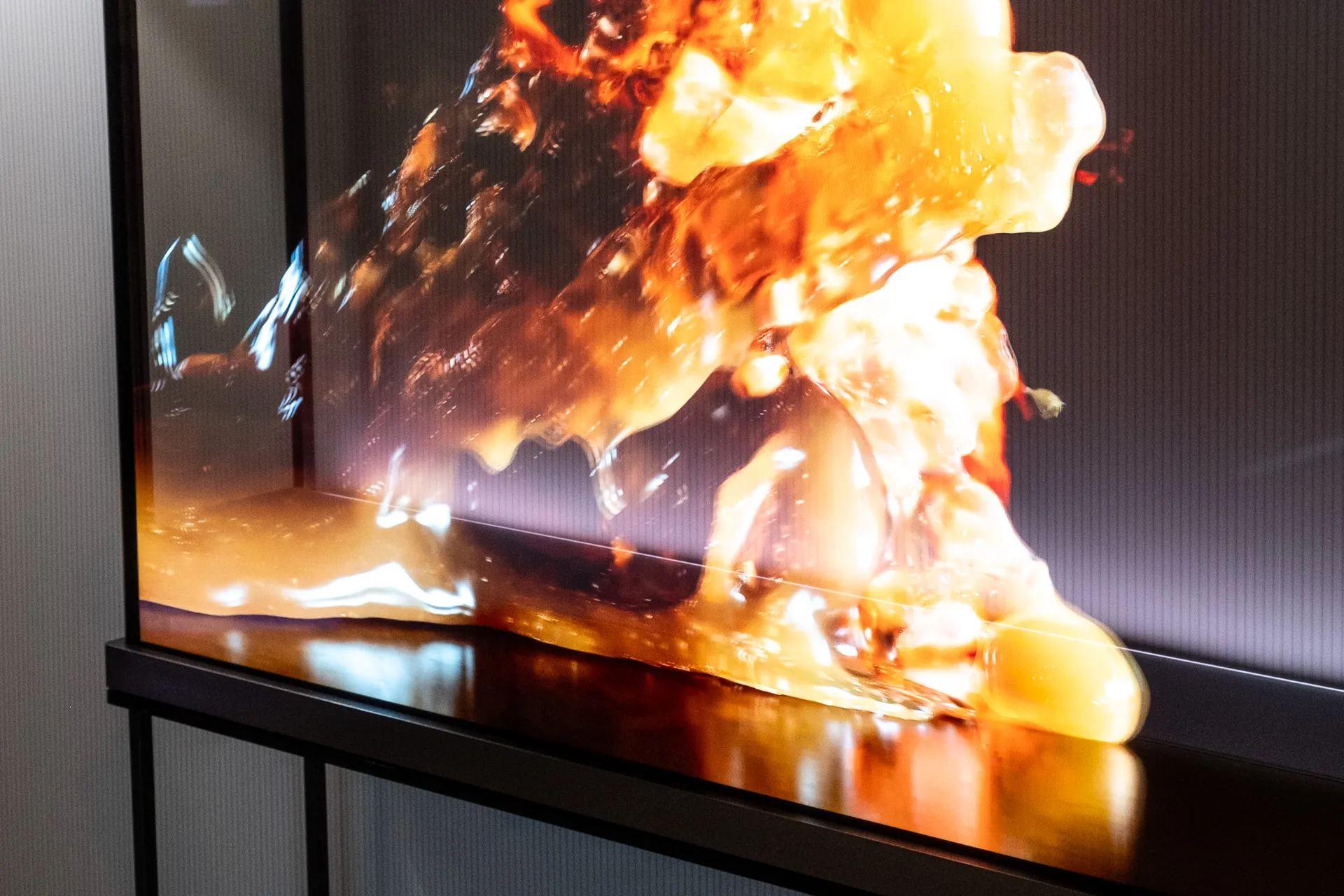تلویزیون شفاف OLED Signature T ال جی