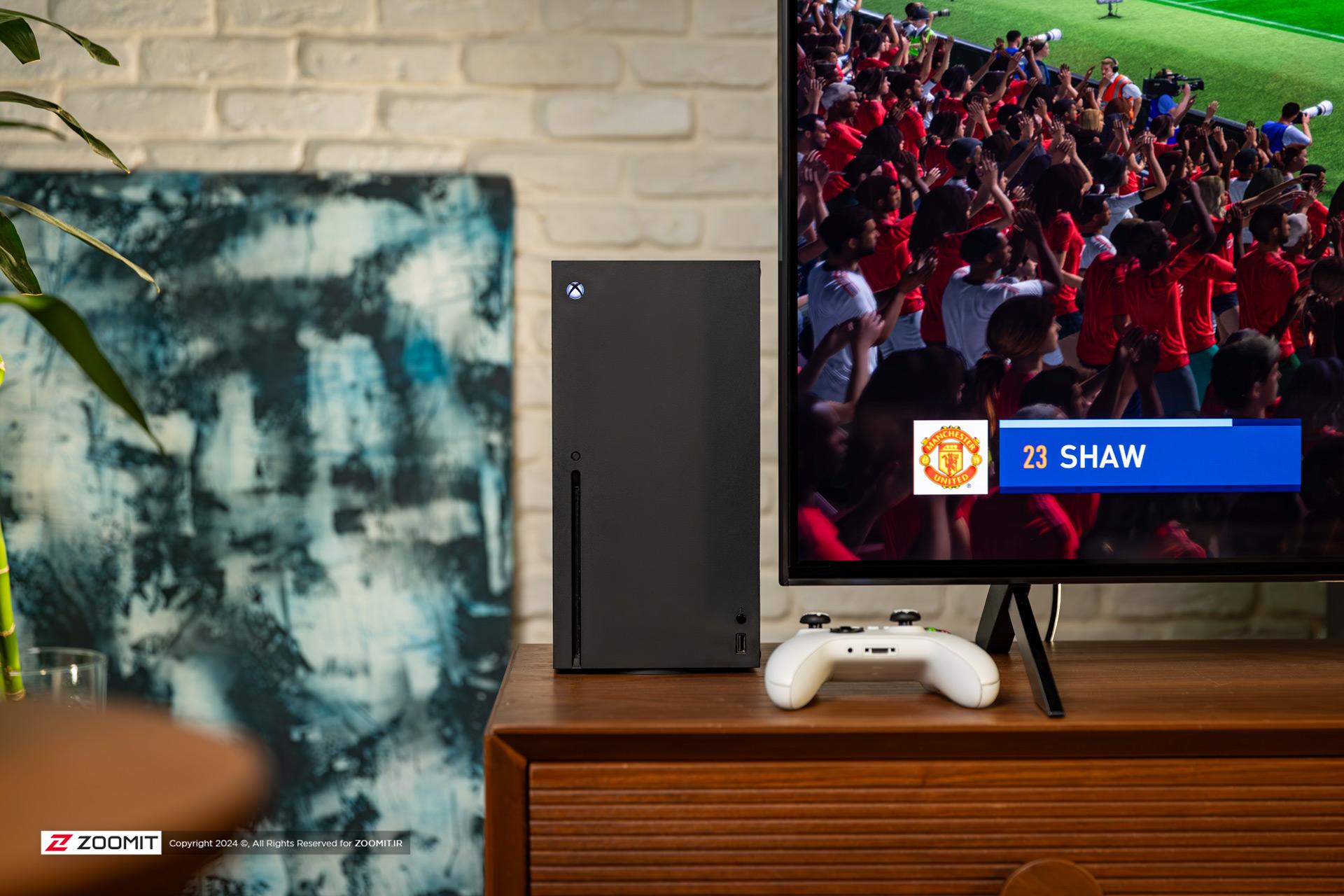 ایکس باکس سری ایکس در کنار تلویزیون تلویزیون QNED80 ال جی