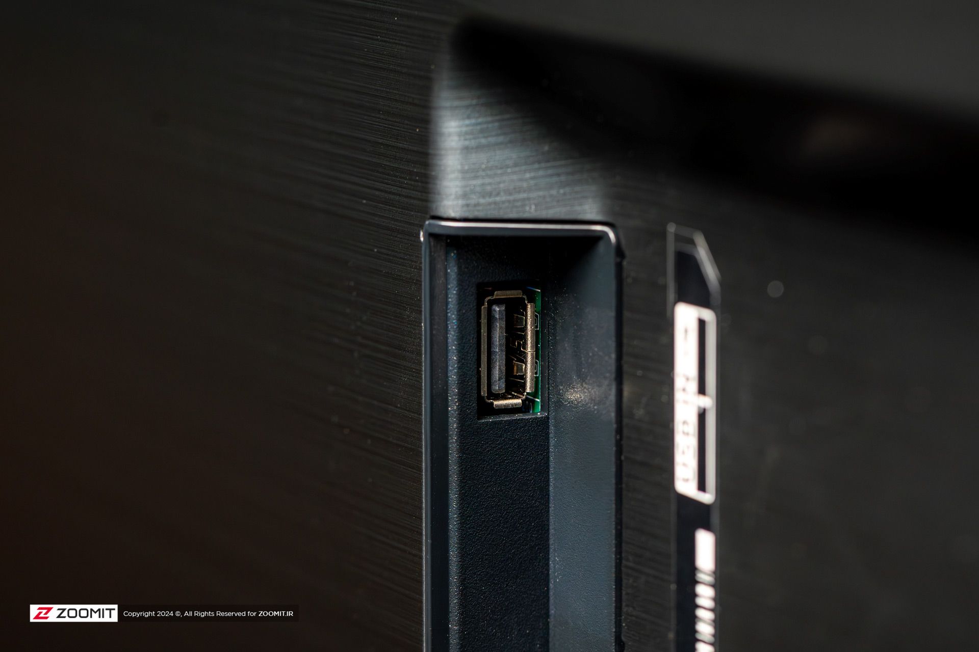 درگاه USB در تلویزیون QNED80 ال‌جی