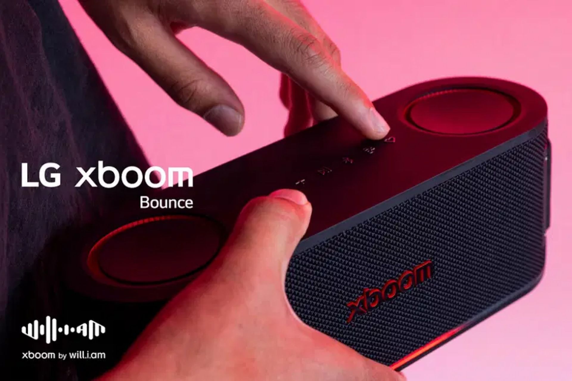 اسپیکر xboom Bounce ال‌جی در دست کاربر 