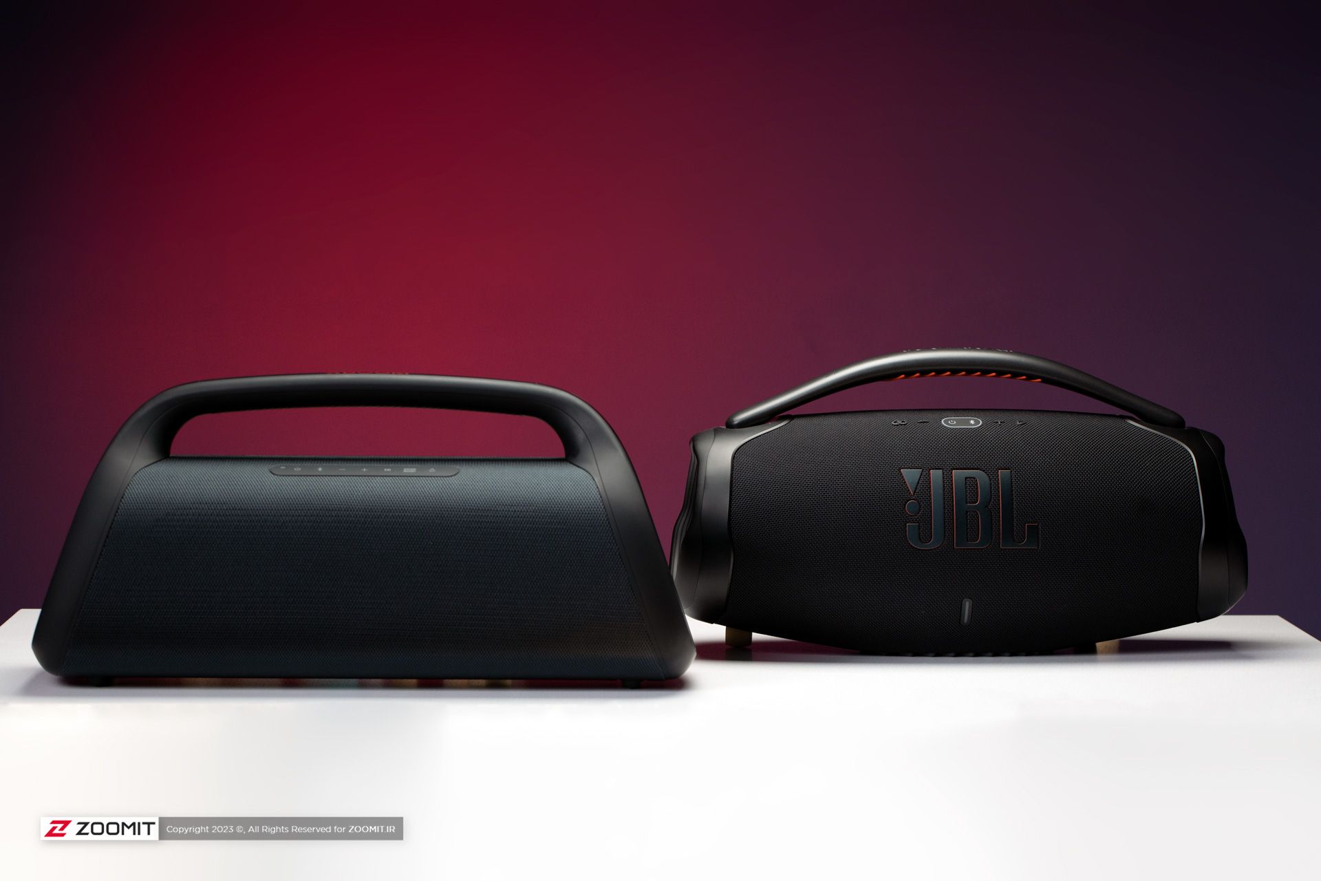LG XBOOM Go درکنار اسپیکر JBL Boombox 3