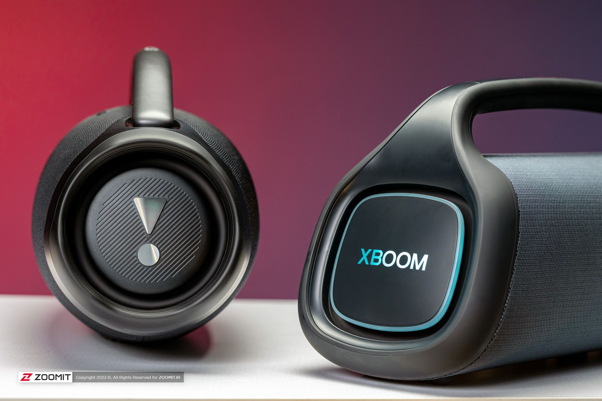 LG XBOOM Go درکنار اسپیکر JBL Boombox 3