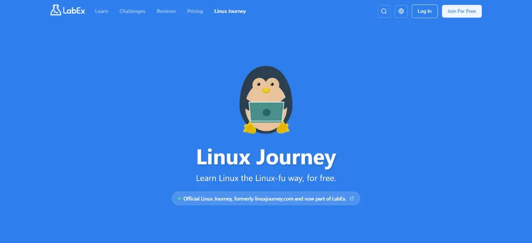 لوگوی پنگوئن لینوکس (Tux) در حال کار با لپ‌تاپ در سایت Linux Journey