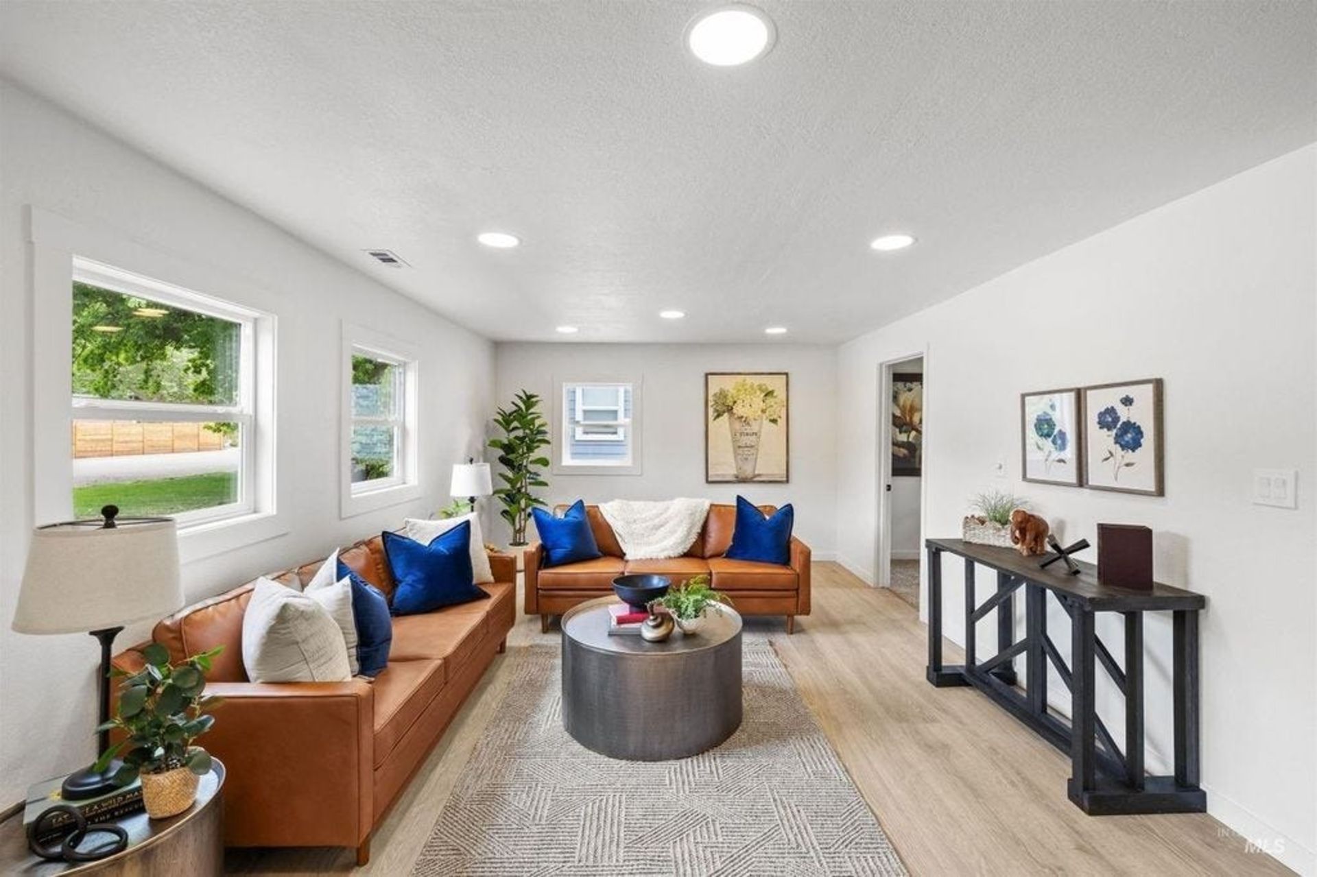 محیط پذیرایی یک خانه‌ی قدیمی آمریکایی