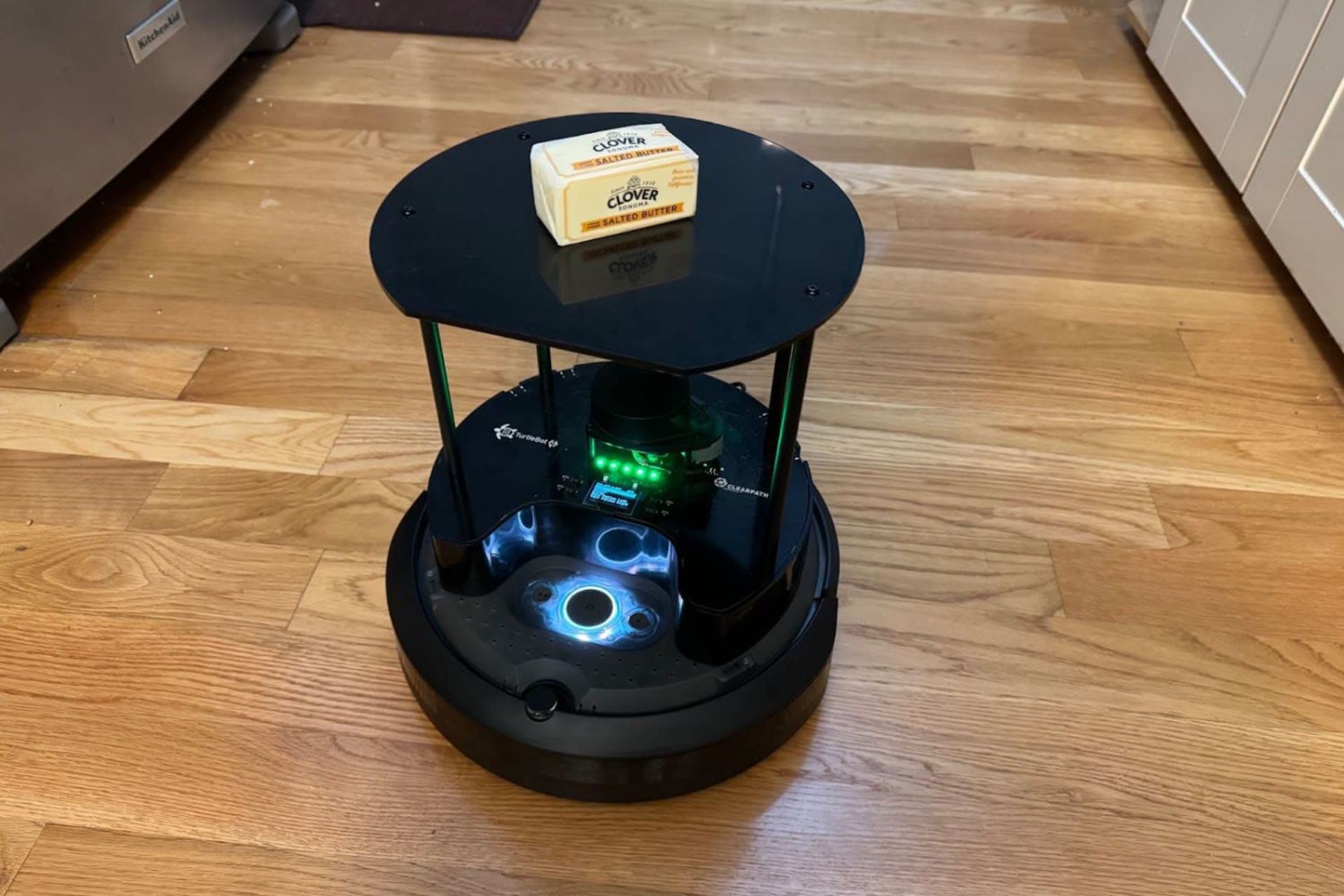 جاروبرقی رباتیک مجهز به هوش مصنوعی شرکت Andon Labs