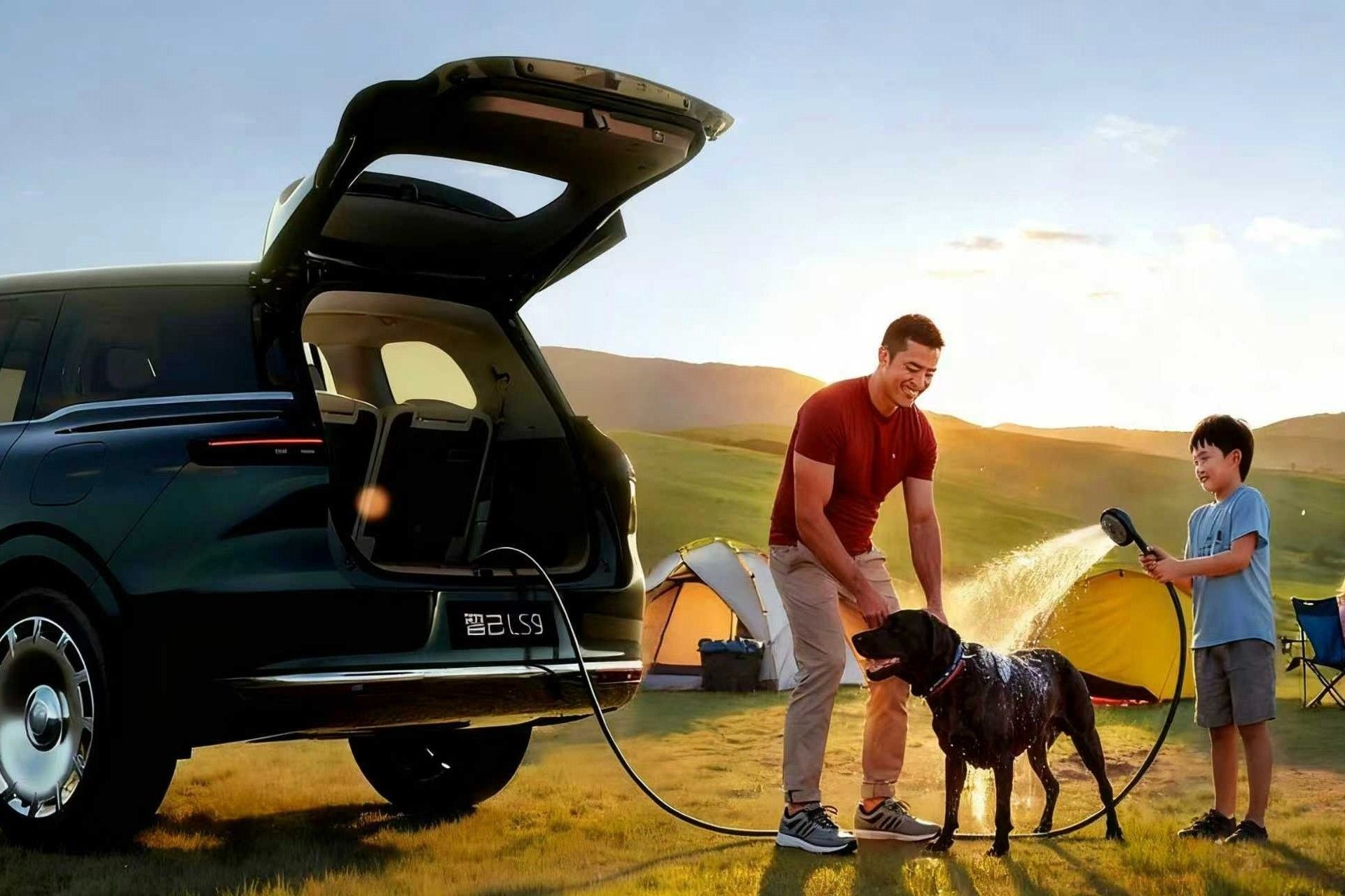 یک مرد و پسر جوان در حال حمام‌کردن حیوان خانگی در طبیعت