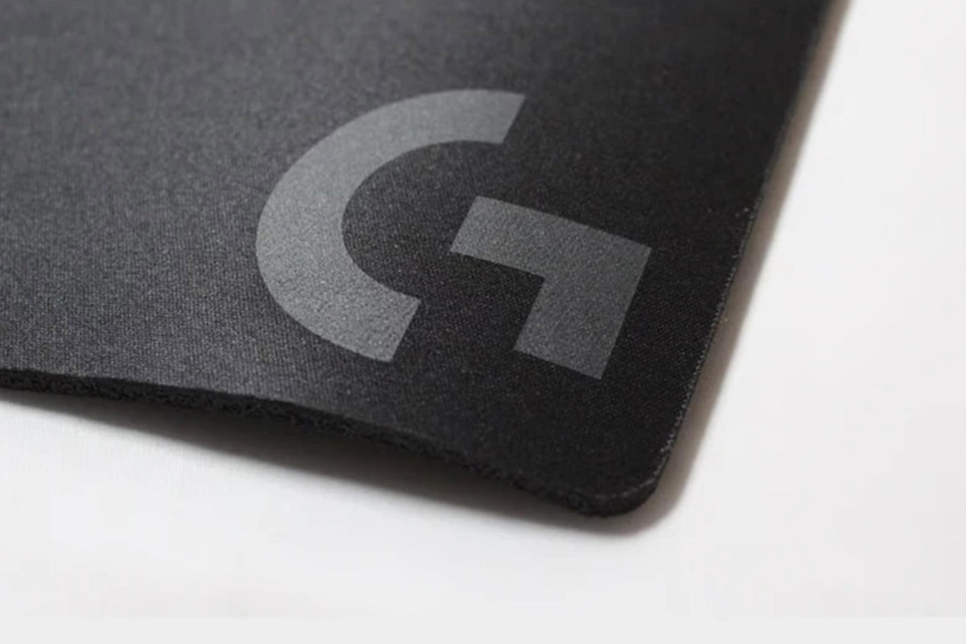 ماوس پد لاجیتک logitech-g740 نمای نزدیک از لوگو