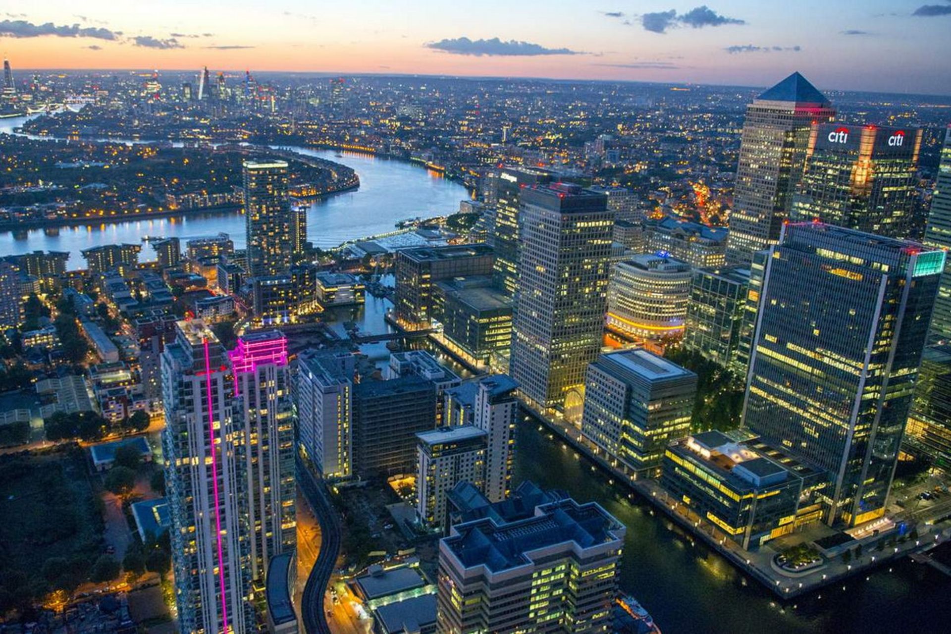 خط افق لندن حوالی عصر