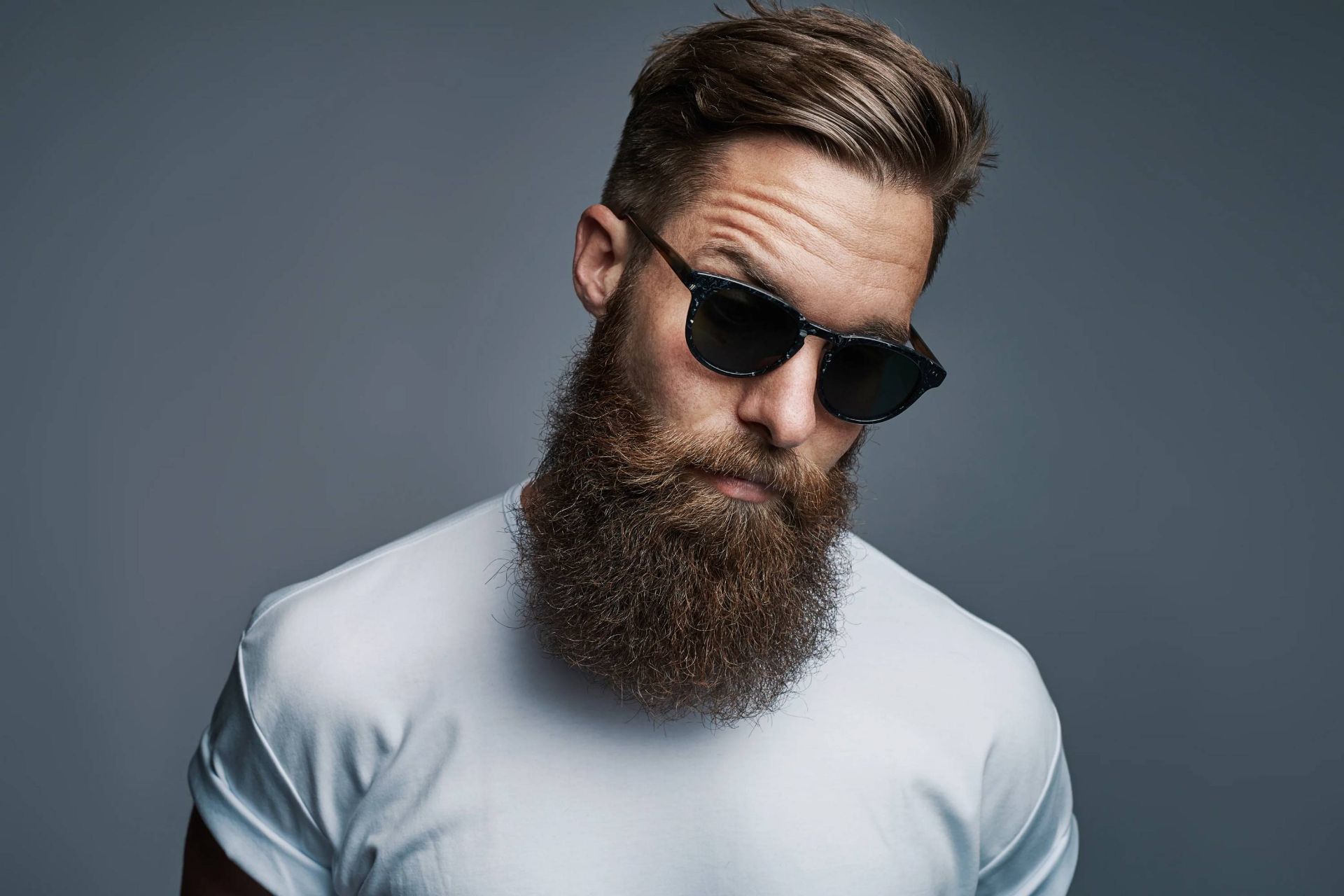 مردی با ریش بلند