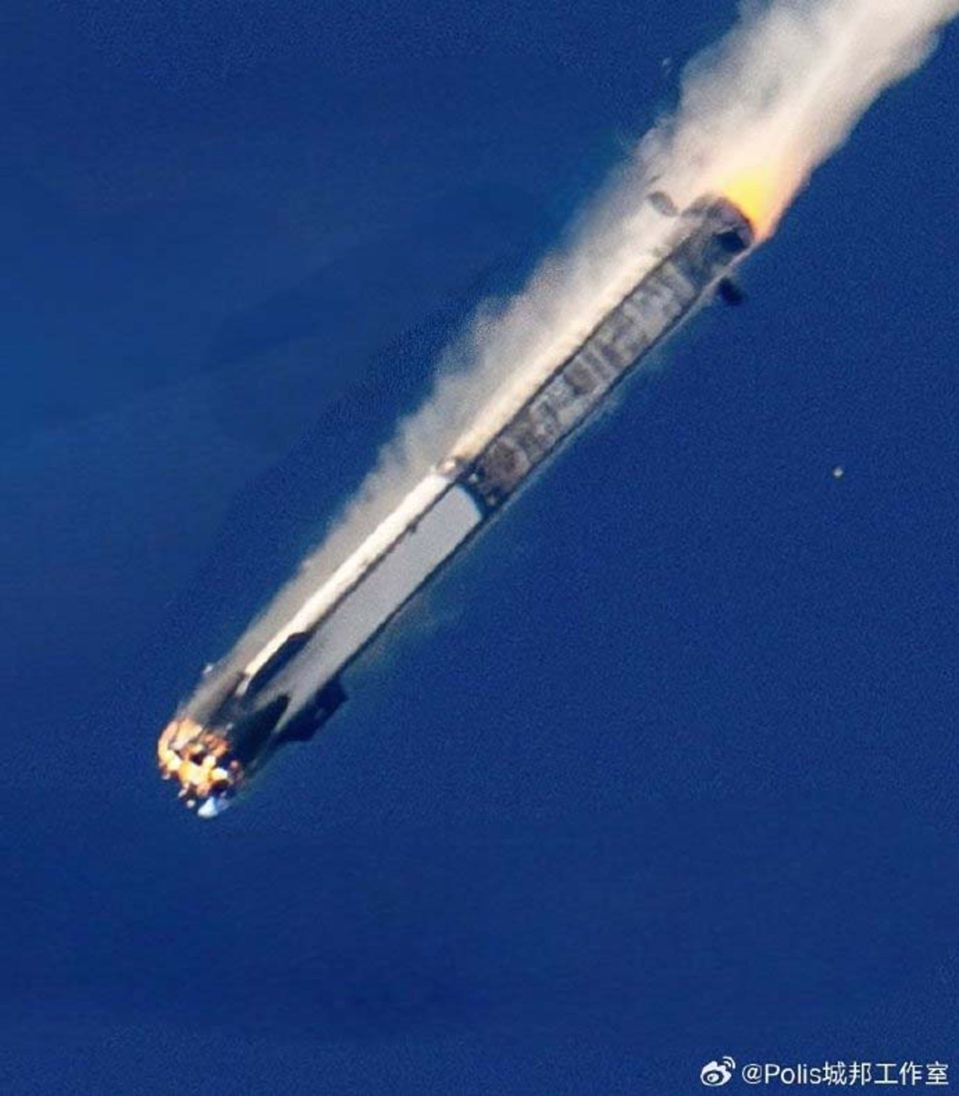 بوستر موشک لانگ مارچ 12A درحال نزول