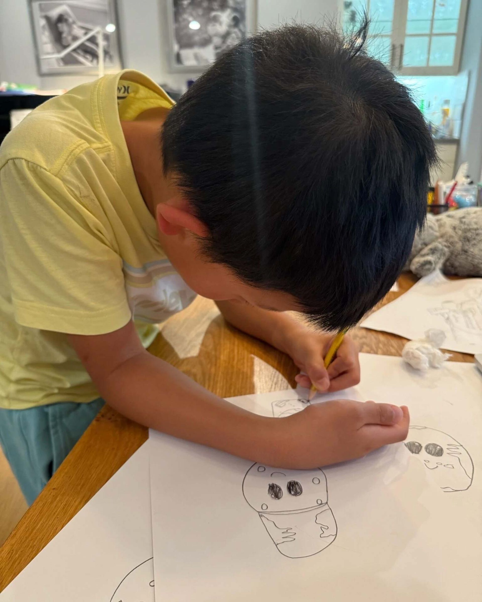 لوکاس یه درحال کشیدن رایز