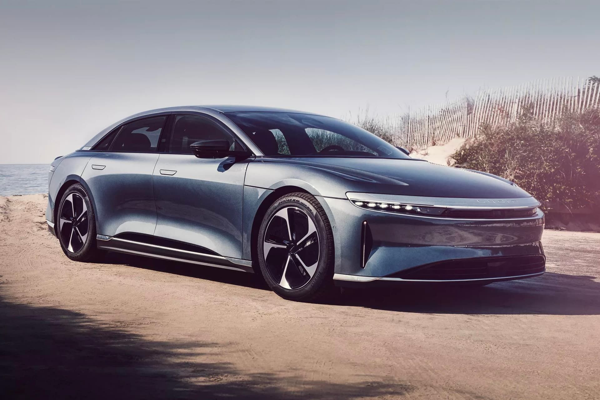 خودرو لوسید Lucid Air Pure RWD از نمای جلو