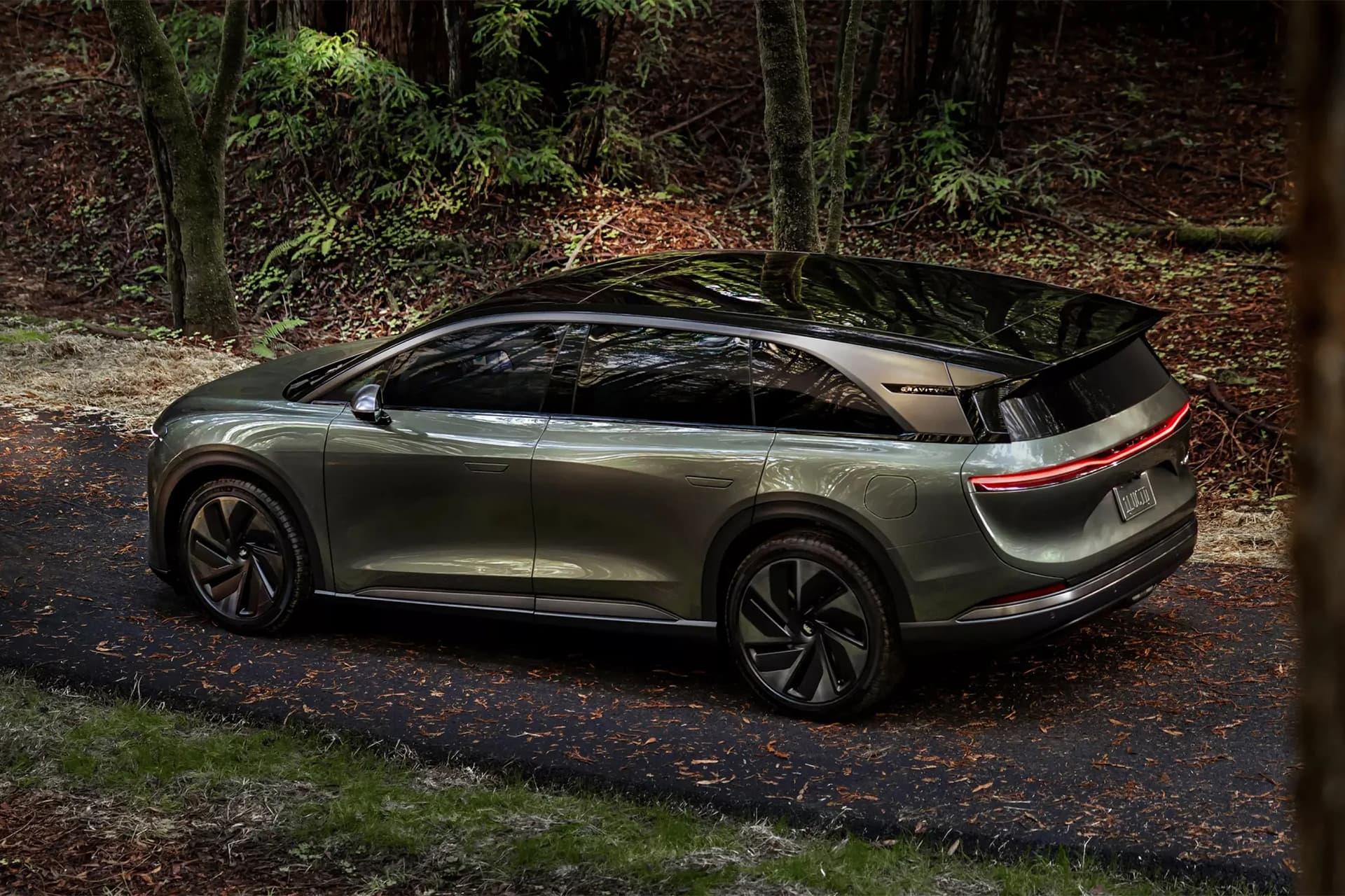 نمای سه‌چهارم عقب خودرو لوسید گرویتی / Gravity