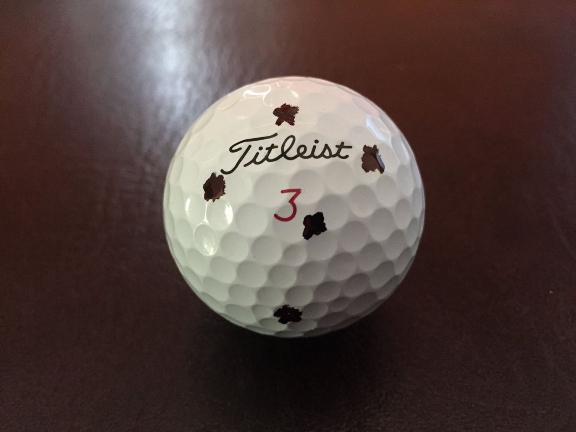 علامت‌گذاری روی توپ گلف برای خوش‌شانسی