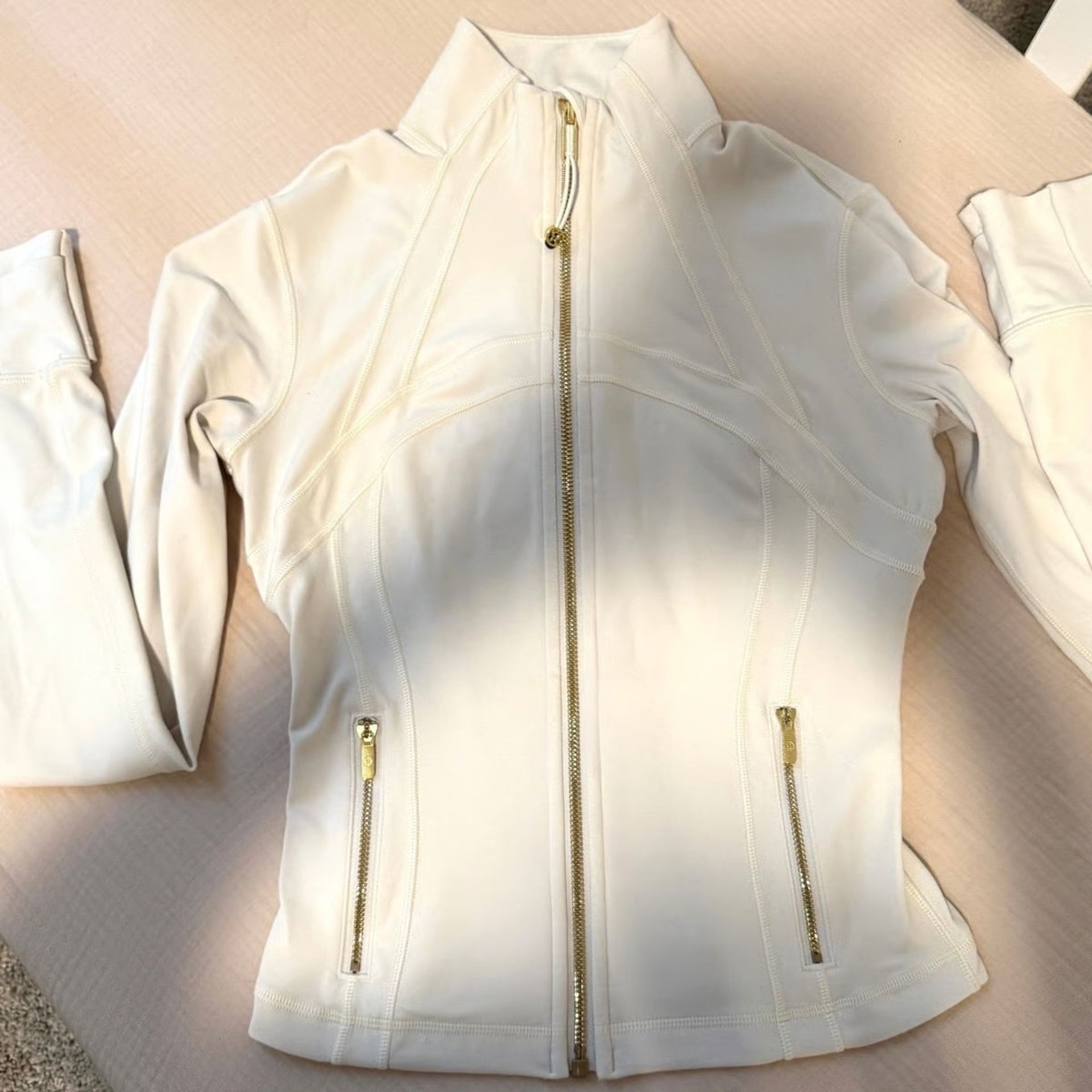 ژاکت سفید برند لولولمون