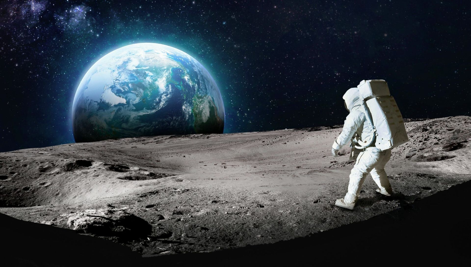 فضانورد بر روی خاک کره ماه