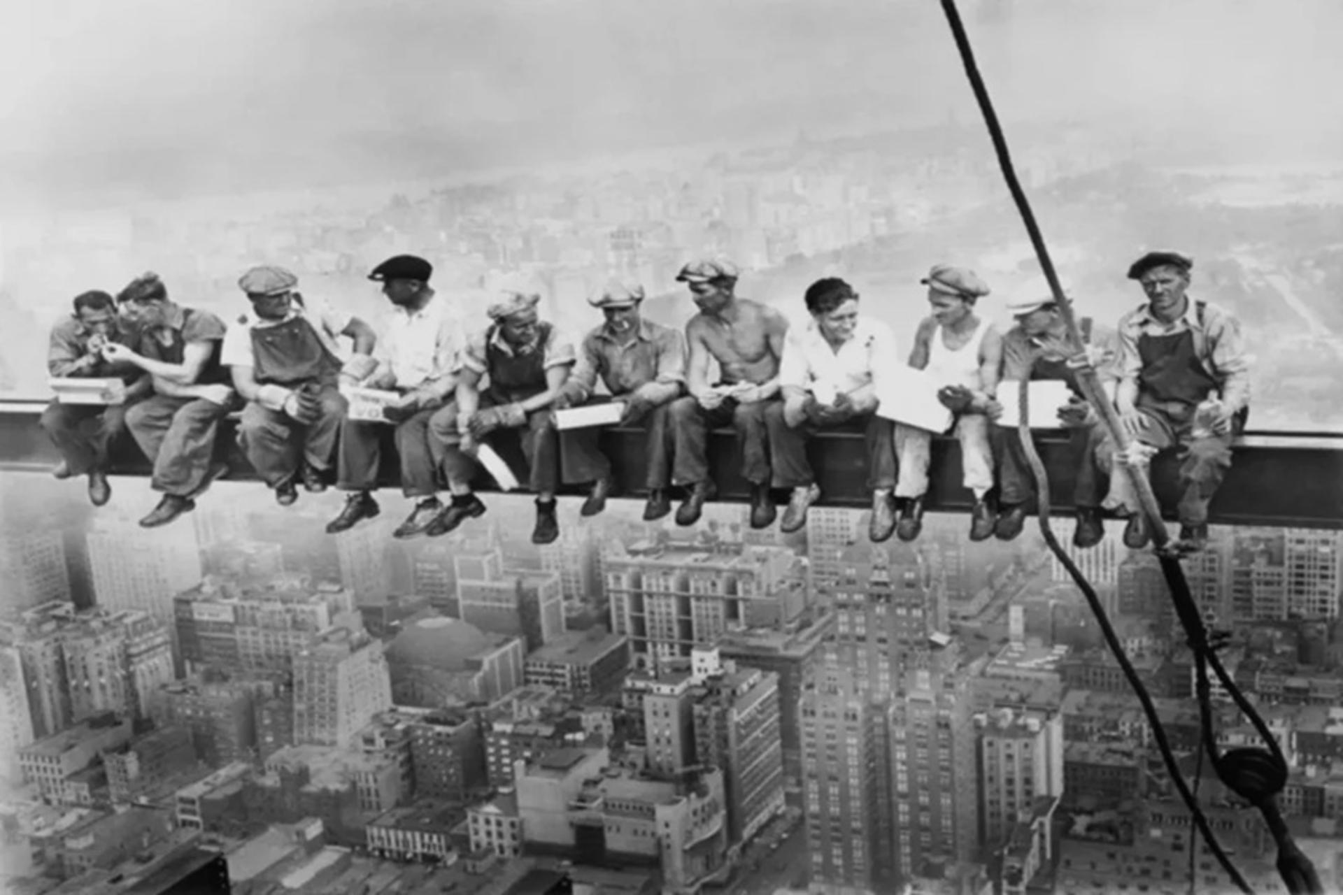 عکس ناهار روی تیرآهن